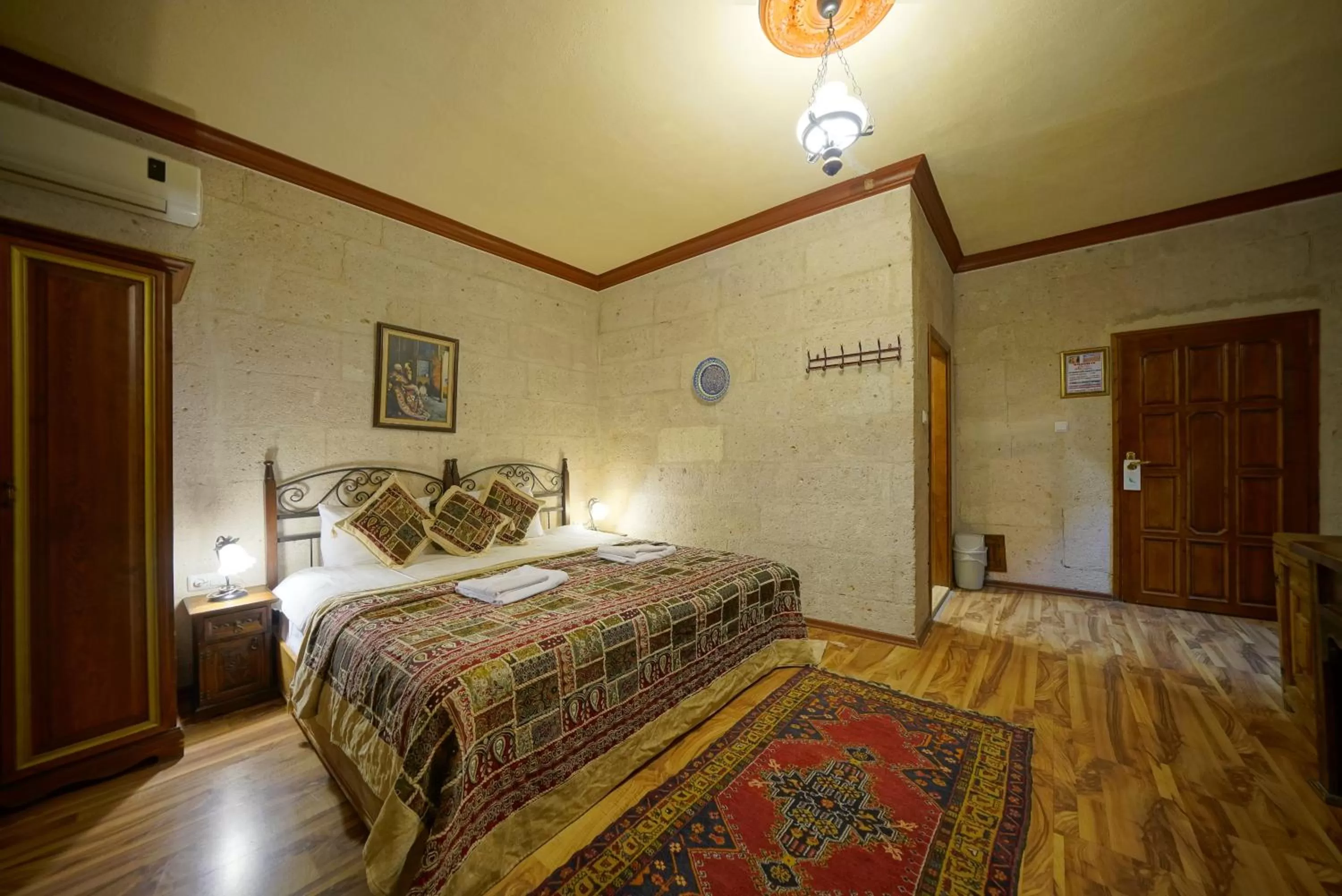 Bedroom, Bed in Arch Palace