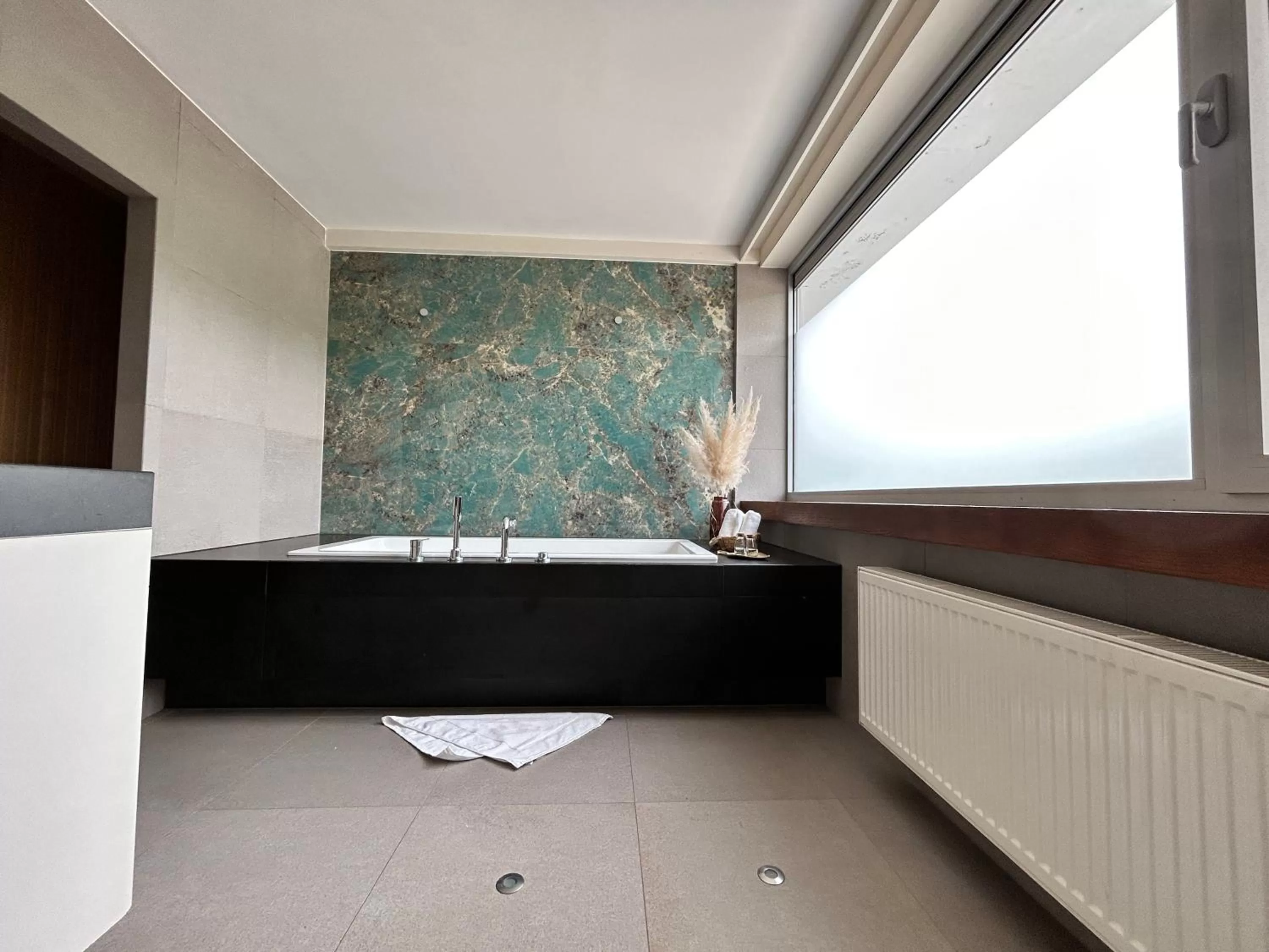 Bathroom, Bed in Mont-des-Pins