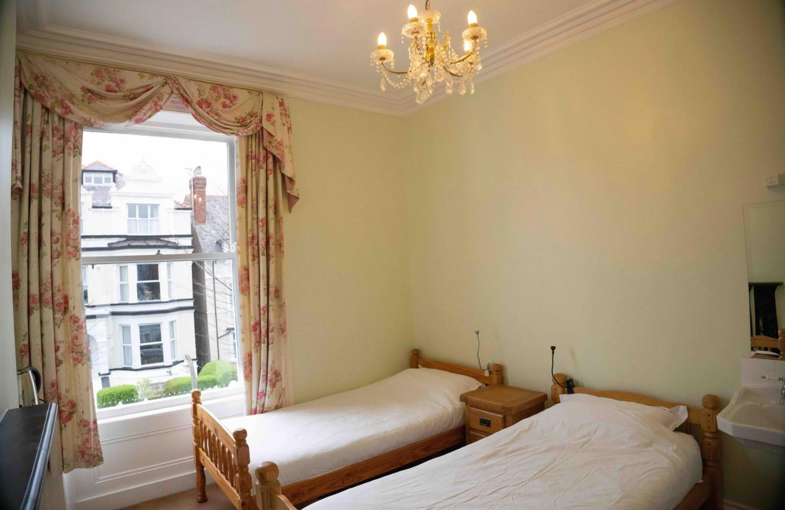 Bedroom, Bed in Llandudno Hostel