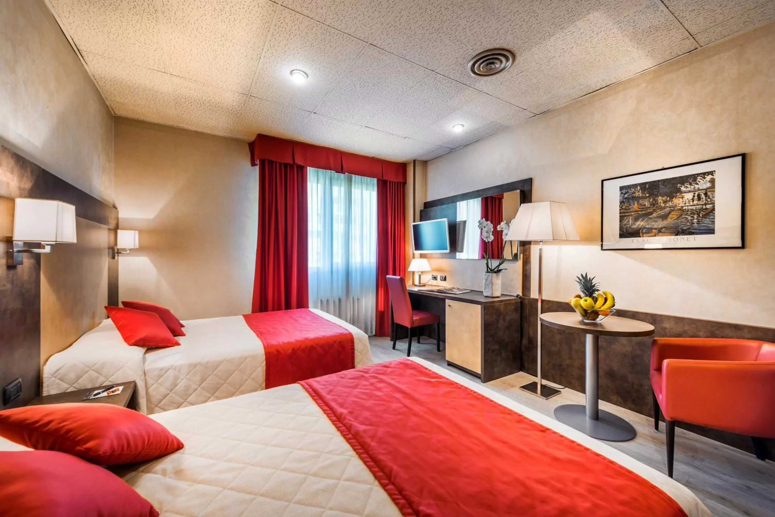 Deluxe Double Room with Two Double Beds in iH Hotels Bologna Amadeus Deluxe Double Room with Two Double Beds in iH Hotels Bologna Amadeus