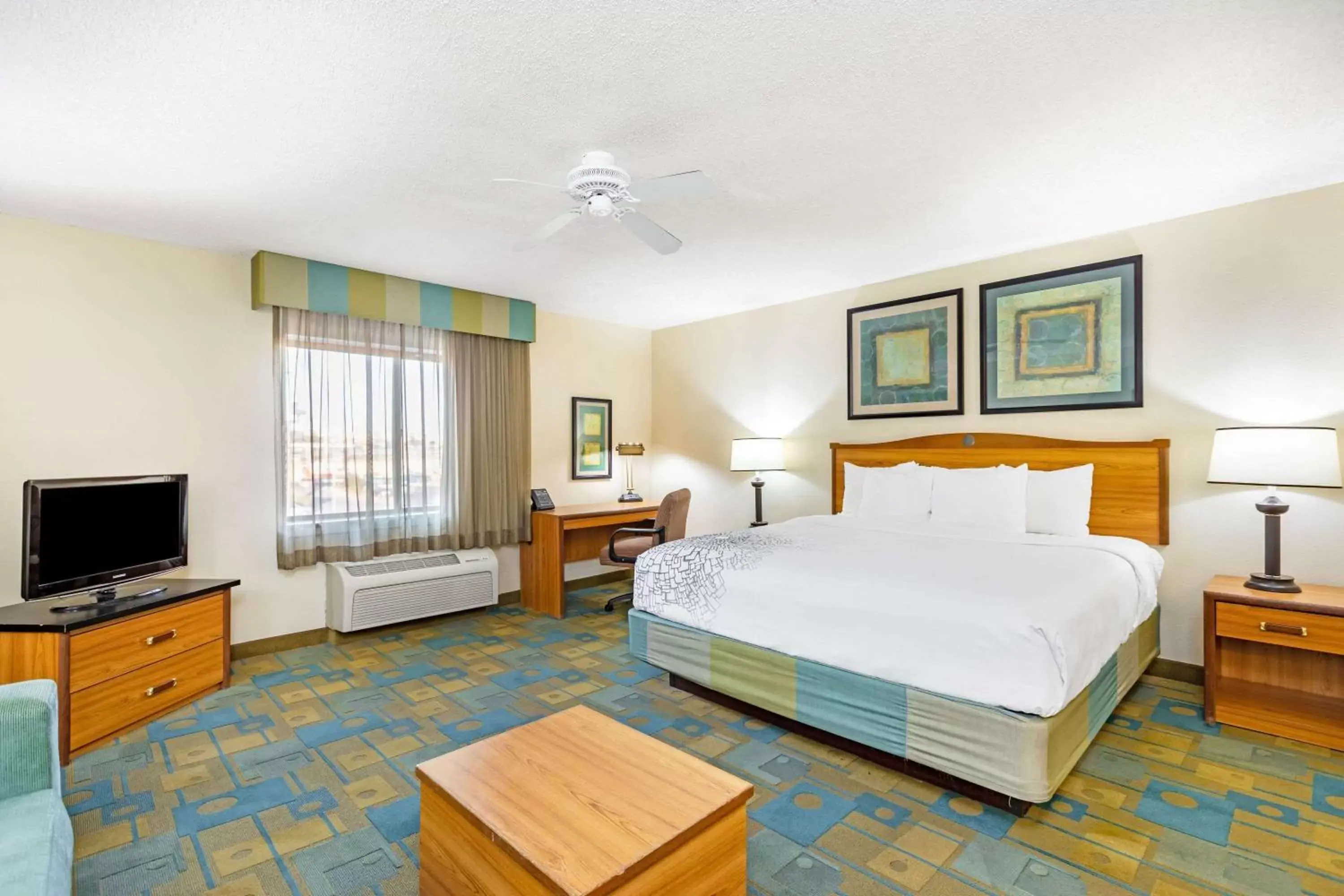 Executive King Room in La Quinta by Wyndham El Paso East Executive King Room in La Quinta by Wyndham El Paso East