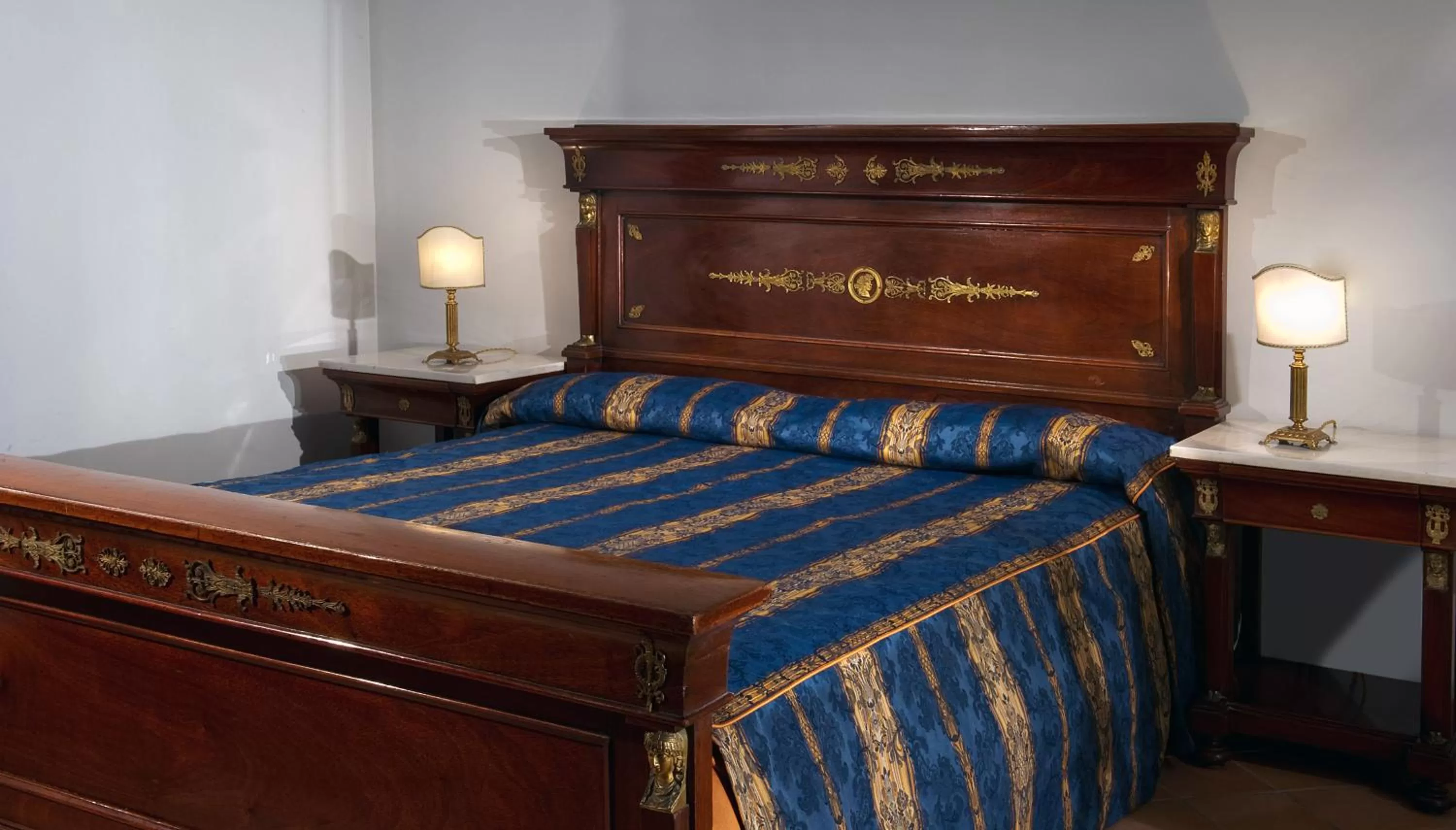 Bed in Chiaja Hotel de Charme