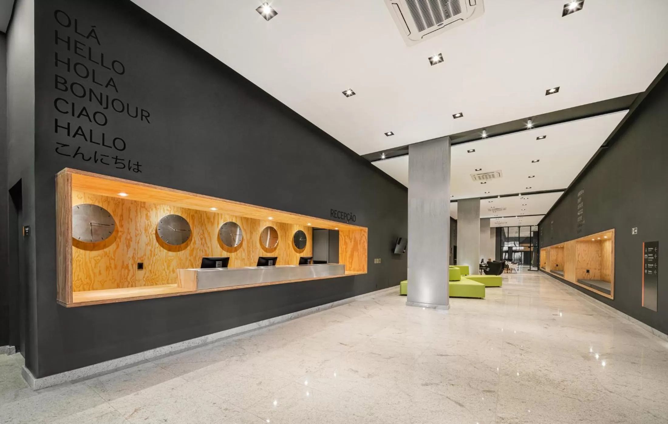 Lobby or reception in Intercity Canoas