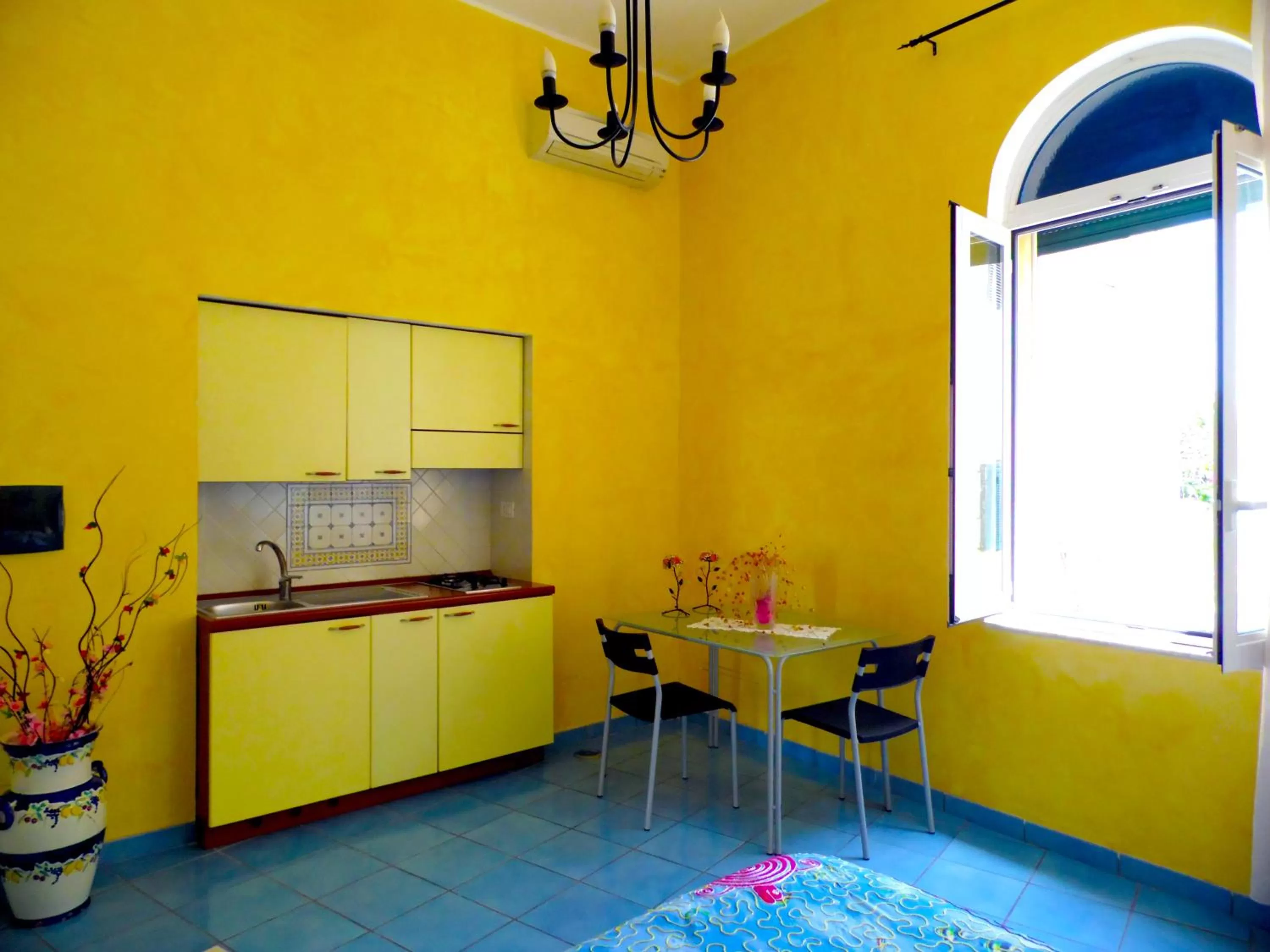 Dining area in Dimora Carlo III