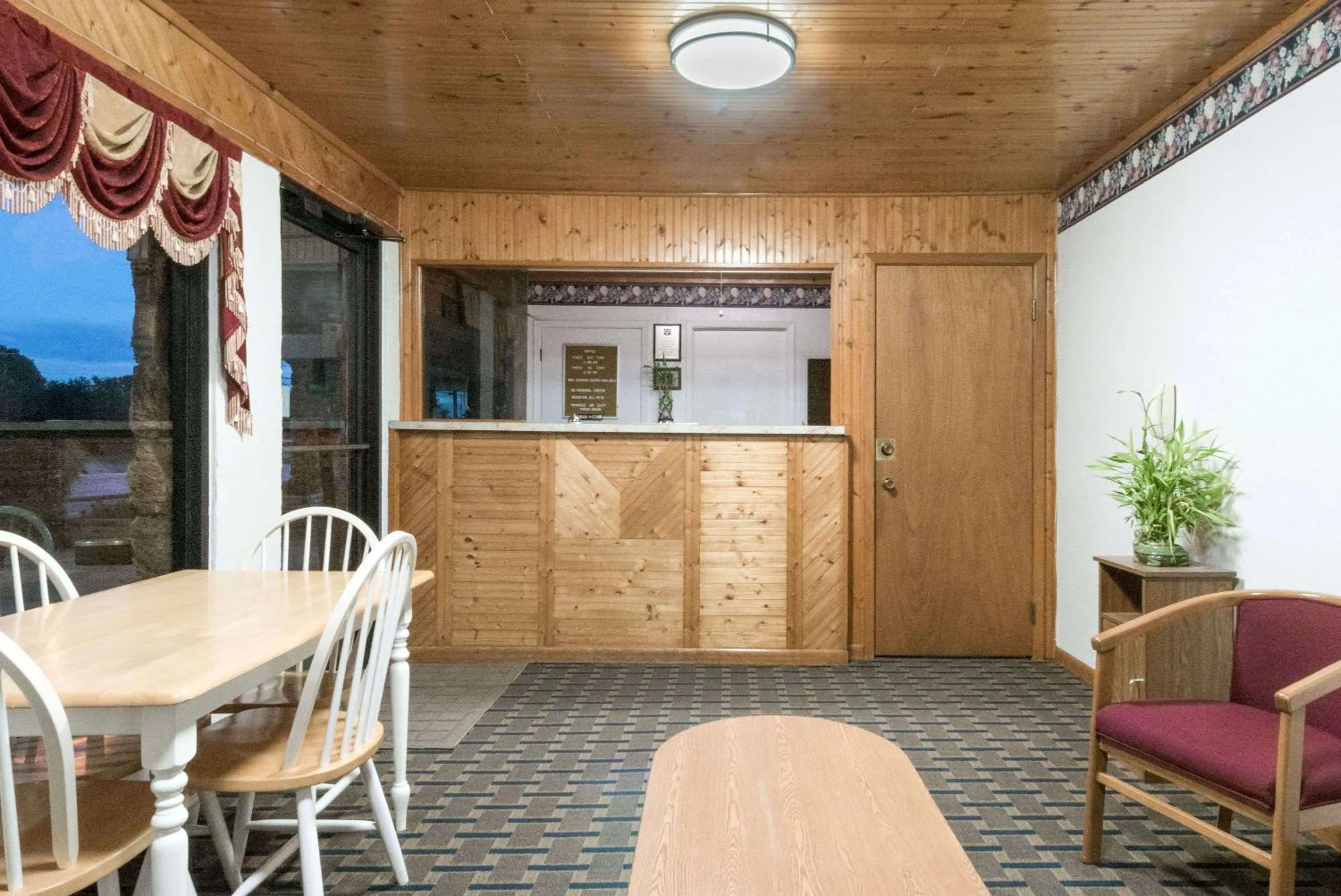 Lobby or reception in Post Oak Inn