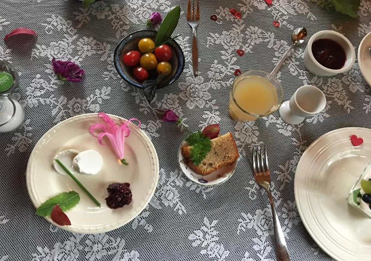Breakfast in Bed and Breakfast Batenborg