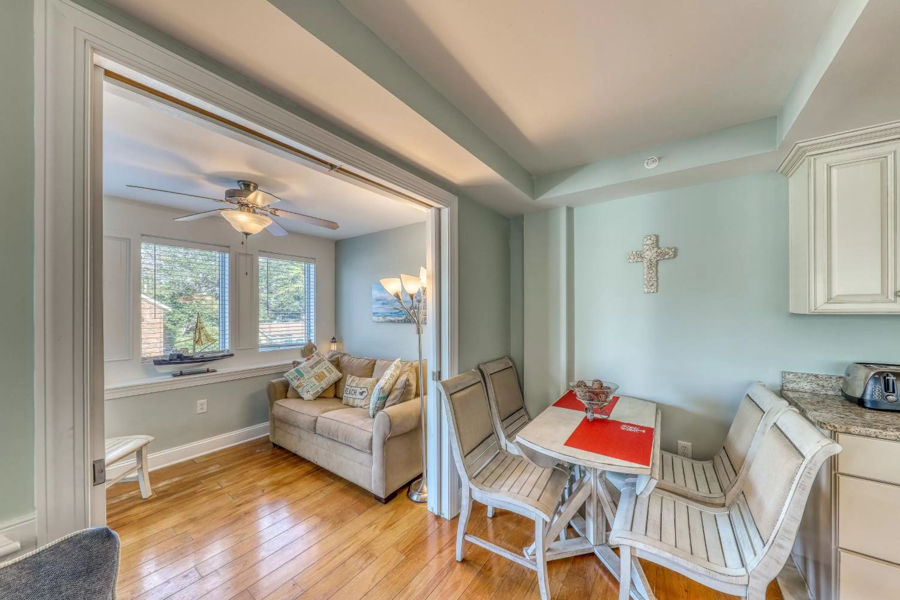 Seating Area in Tybee Cruisin'