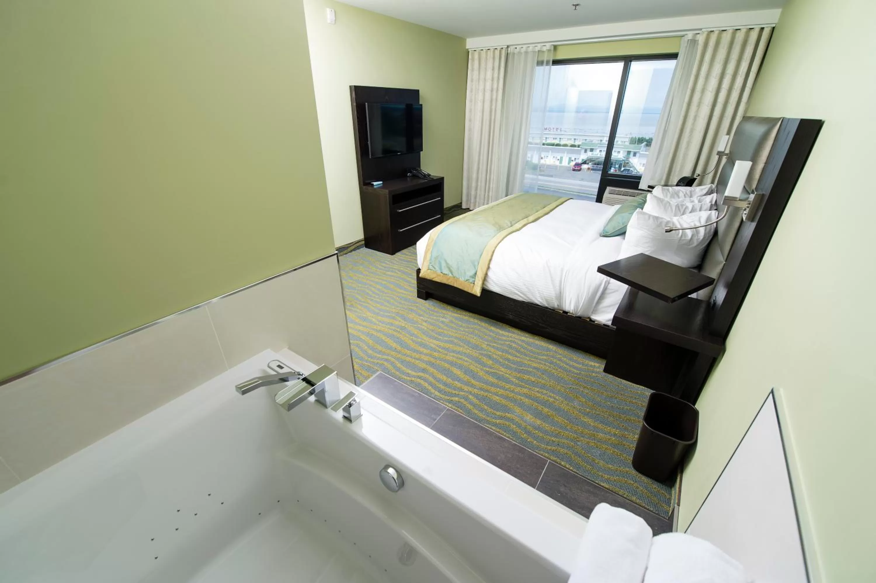 Bathroom, Bed in Hotel Levesque