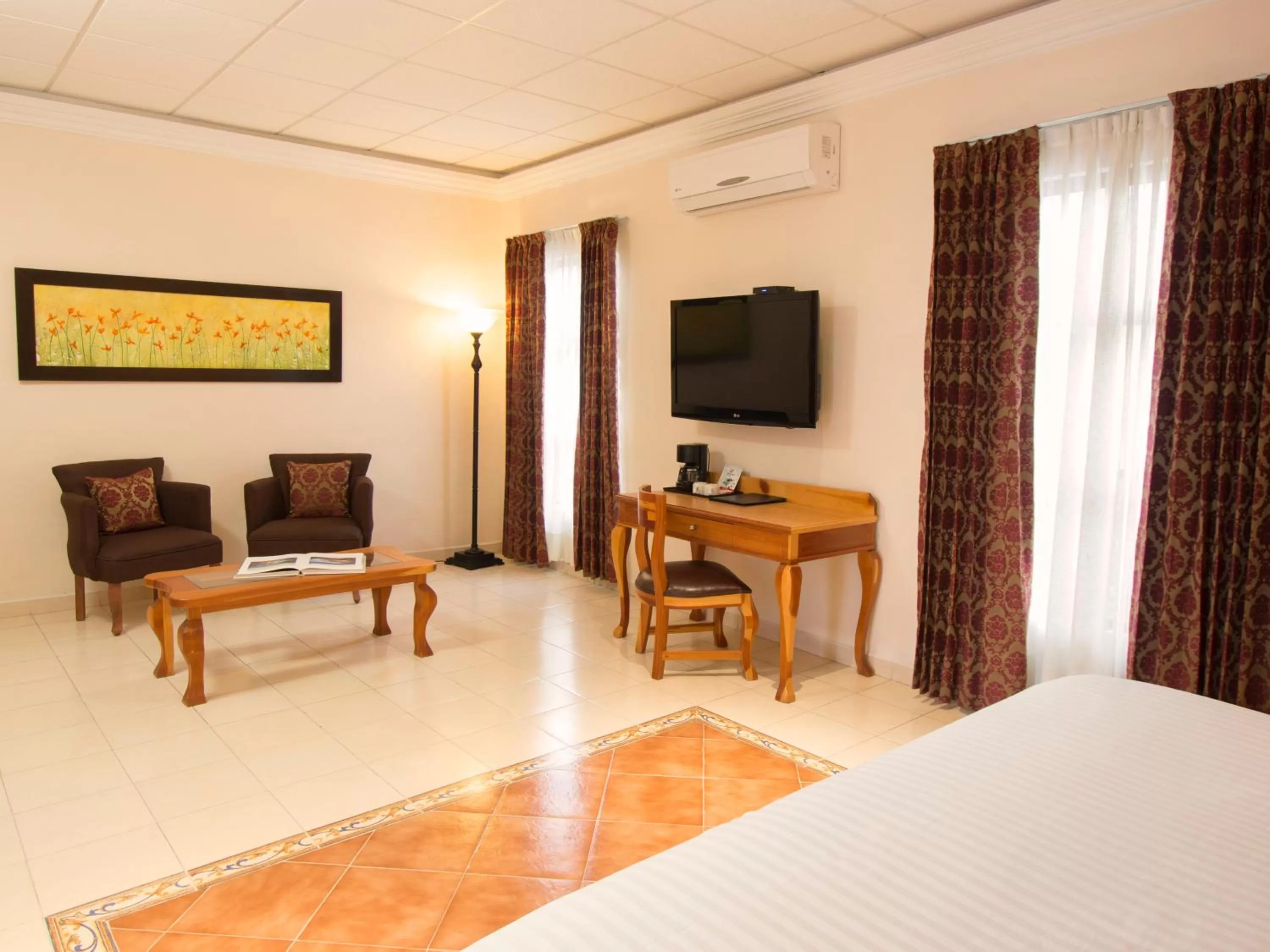 TV and multimedia, TV/Entertainment Center in Hotel Rio Queretaro