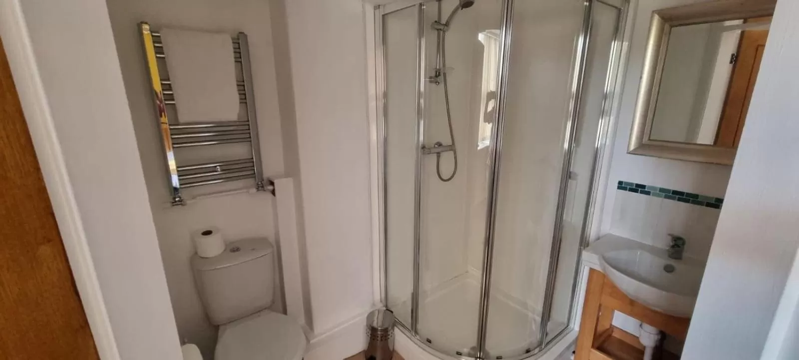 Bathroom in The Wheatsheaf Hotel