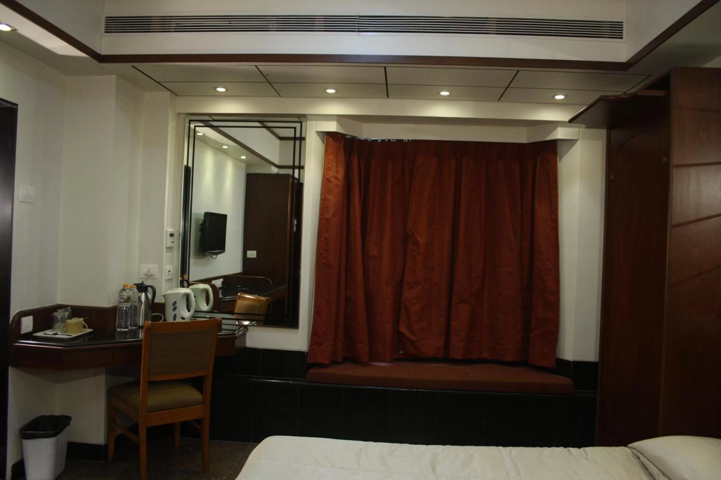 Bed in Hotel Karl Residency
