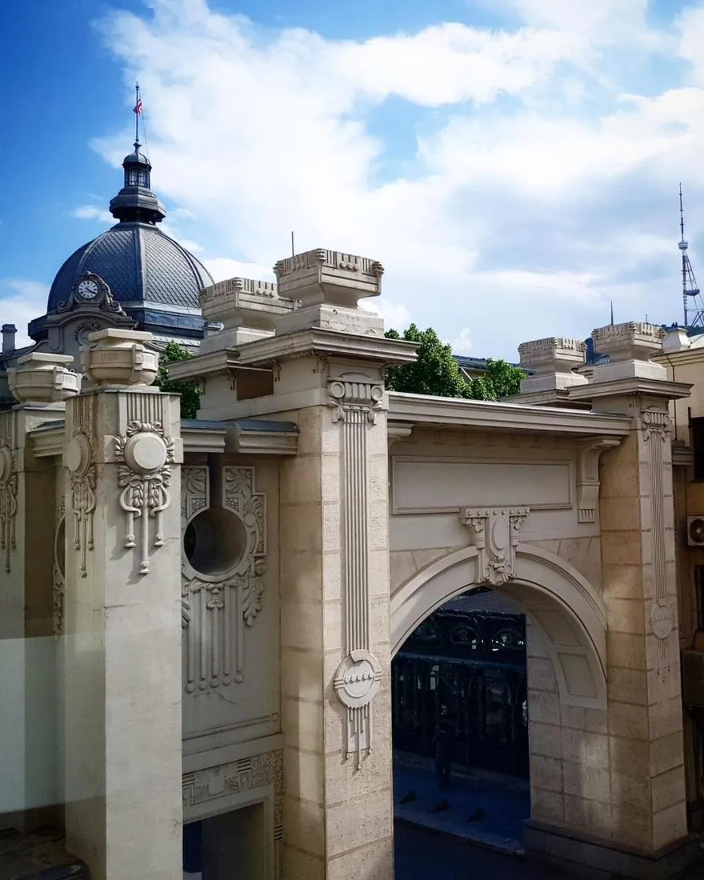 Neighbourhood in Redline Hotel