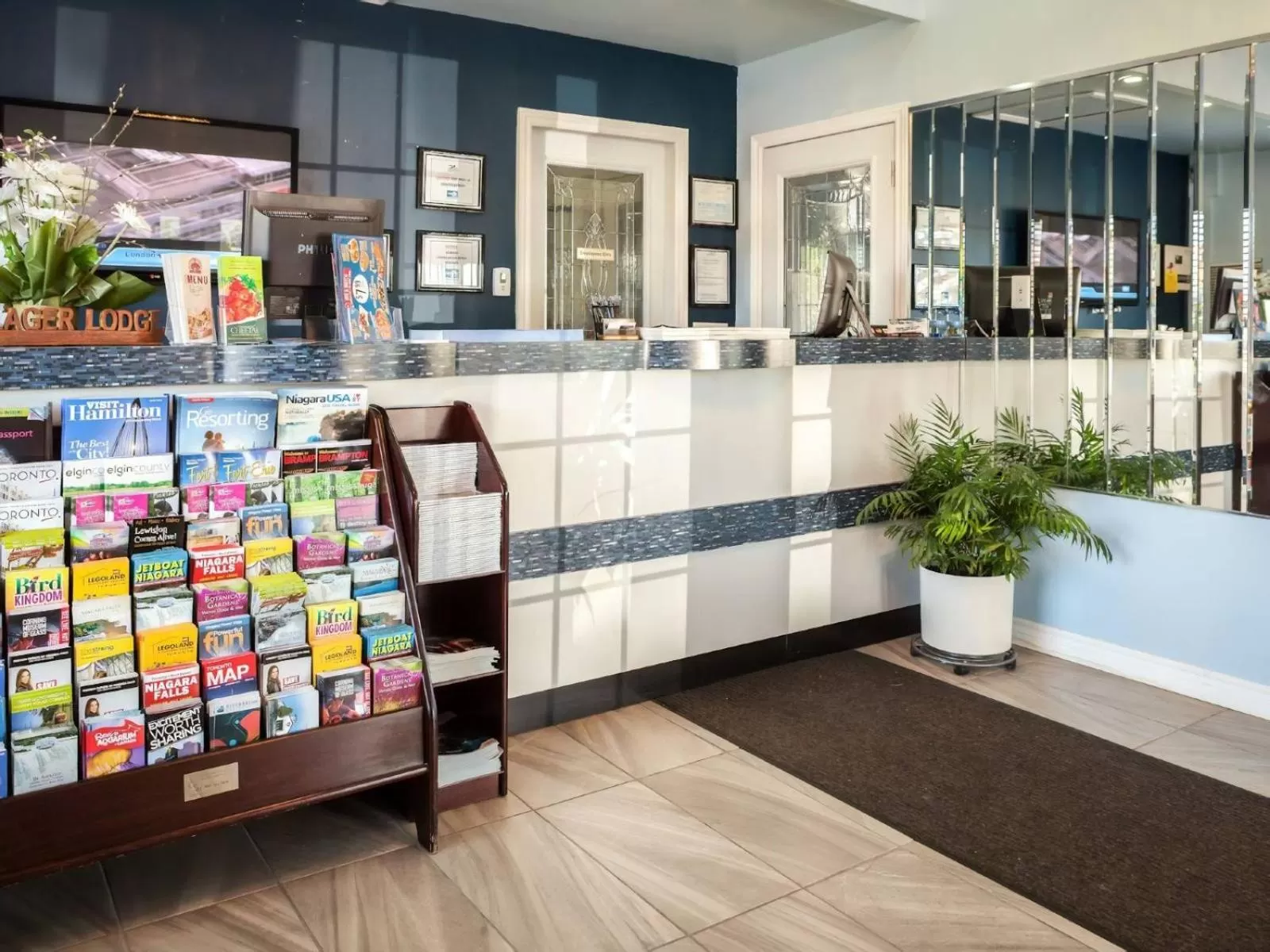 Lobby or reception in Villager Lodge Niagara Falls