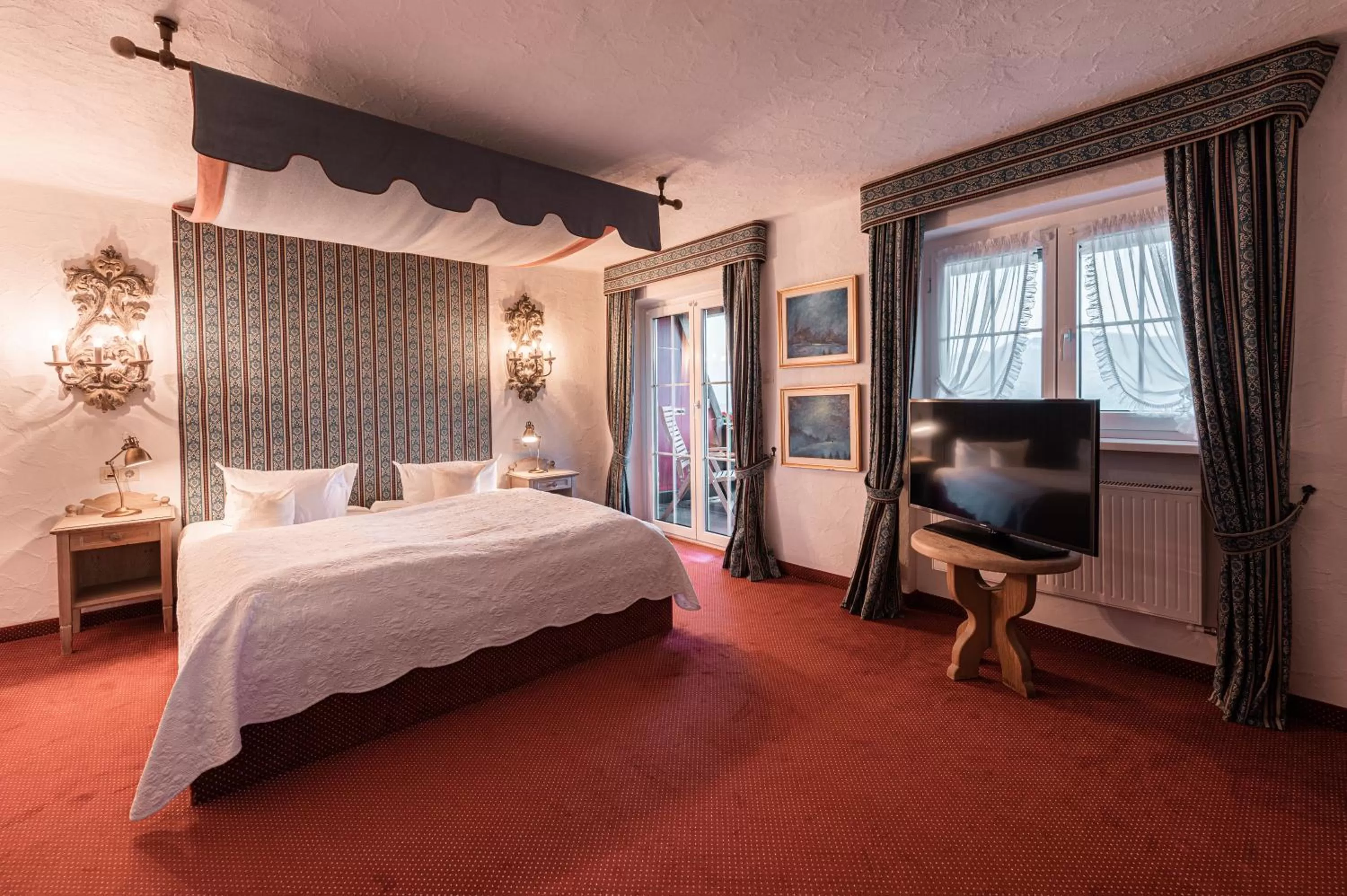 Photo of the whole room, Bed in Mittelburg Wellnesshotel