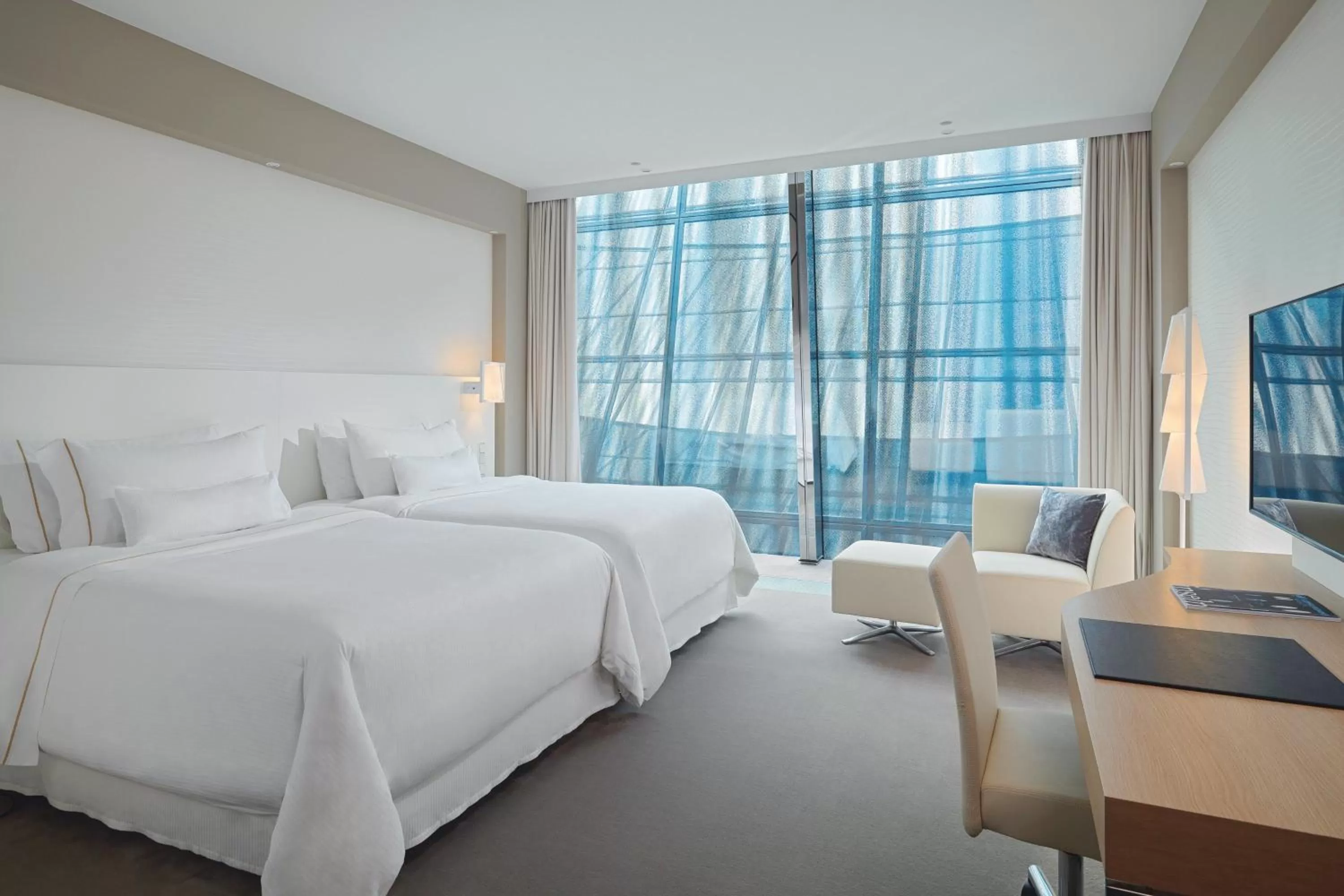 Photo of the whole room, Bed in The Westin Hamburg Elbphilharmonie