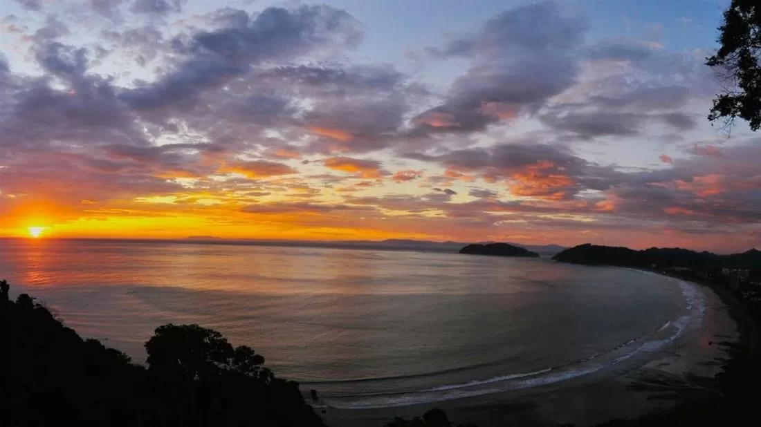 Beach Break Resort & CR Surf Camp