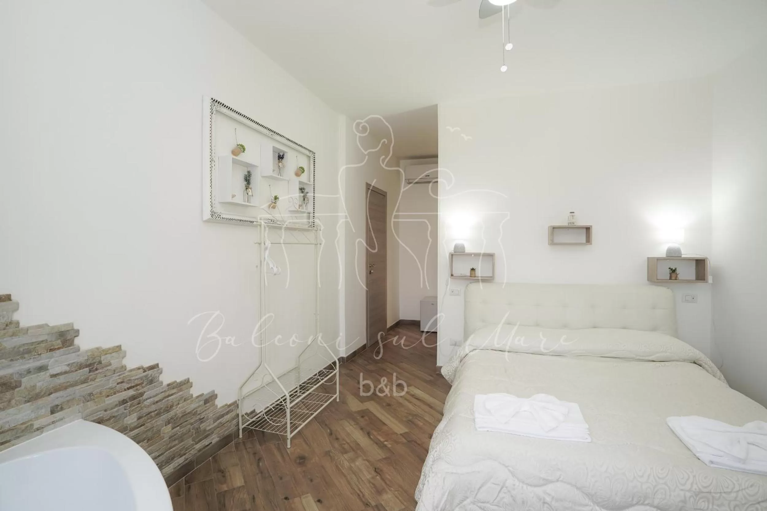 Photo of the whole room, Bed in Balconi sul mare