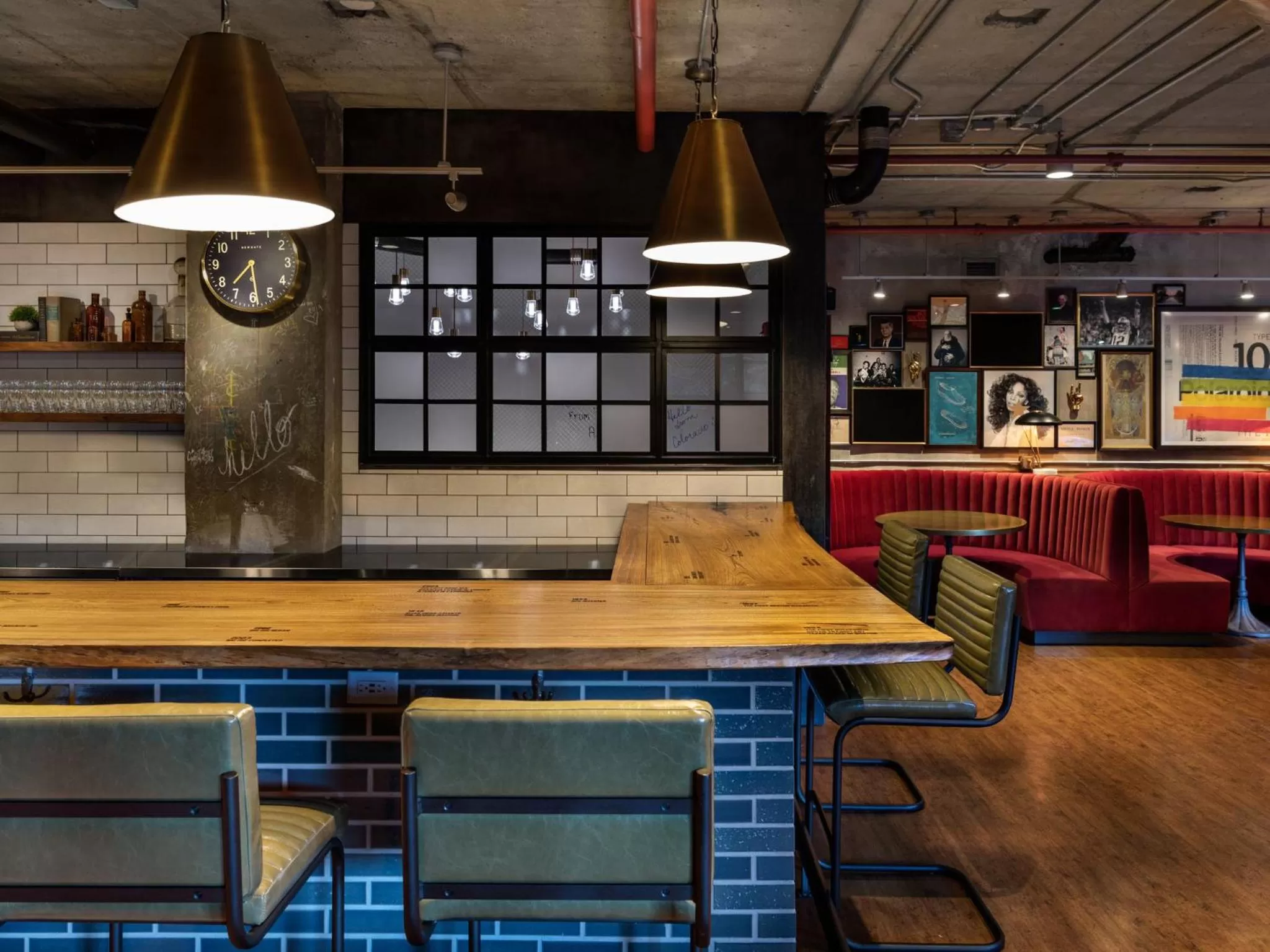 Lounge or bar in The Revolution Hotel