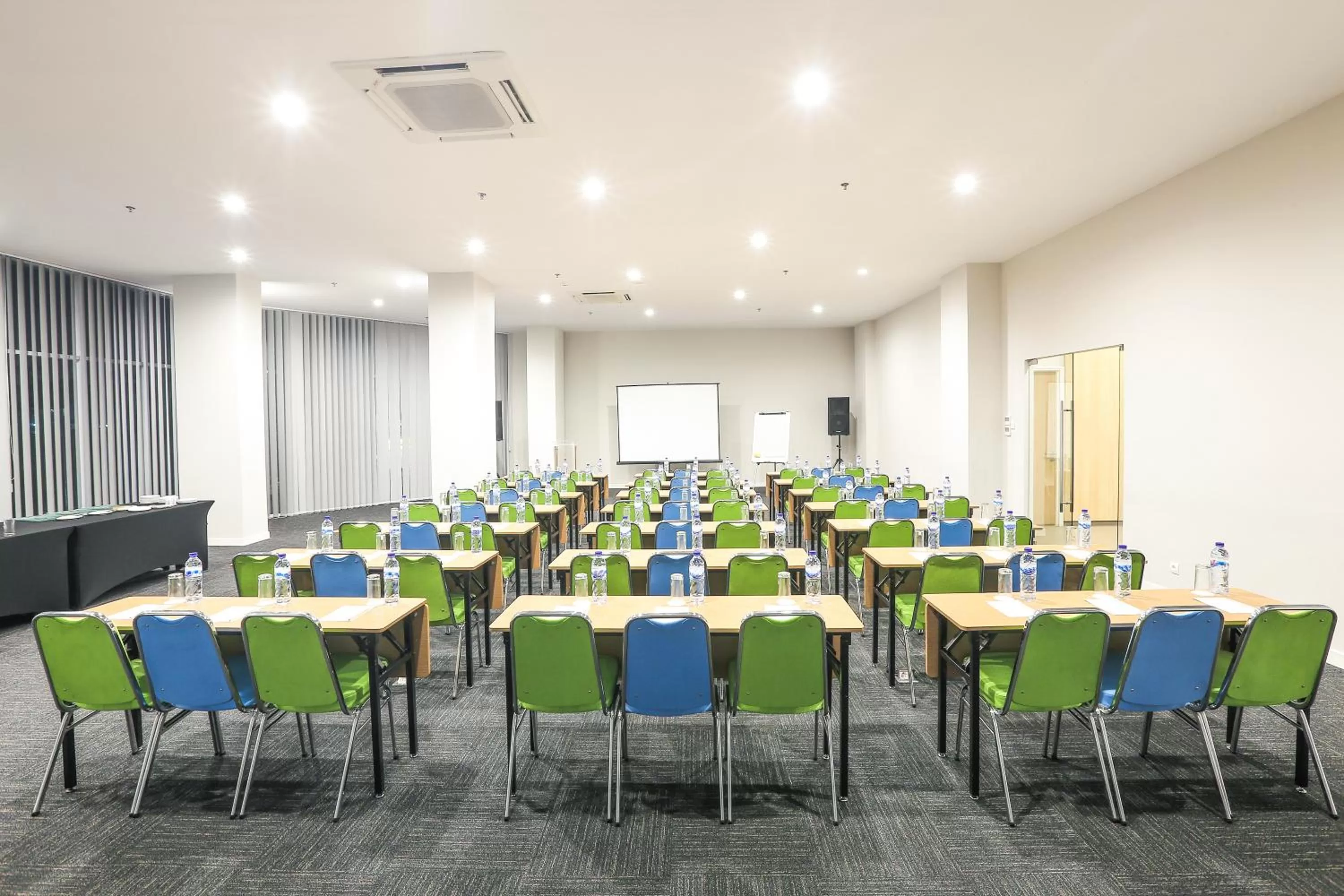 Business facilities in Hotel Citradream Bintaro