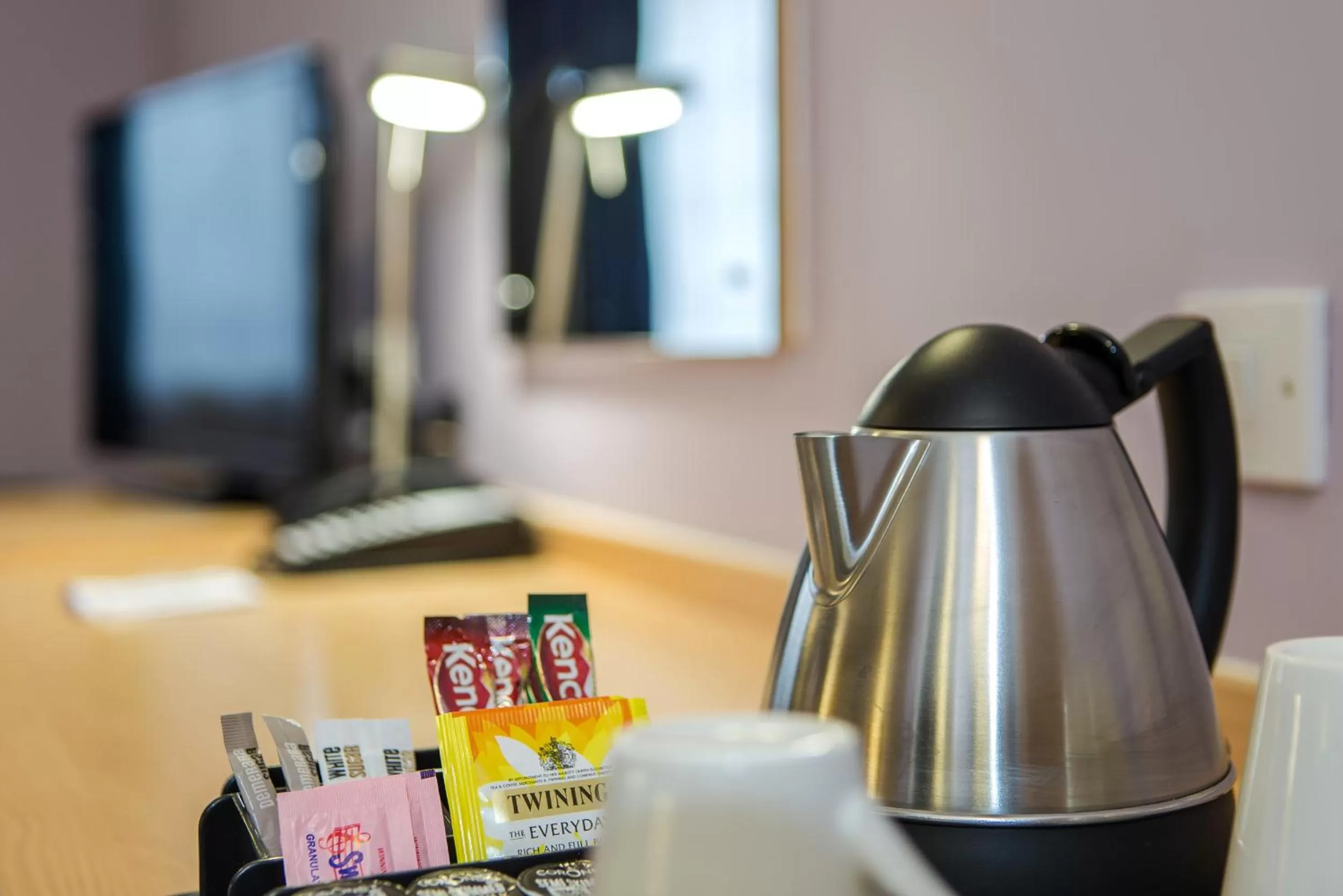 Coffee/tea facilities in Holiday Inn Express Manchester Airport by IHG