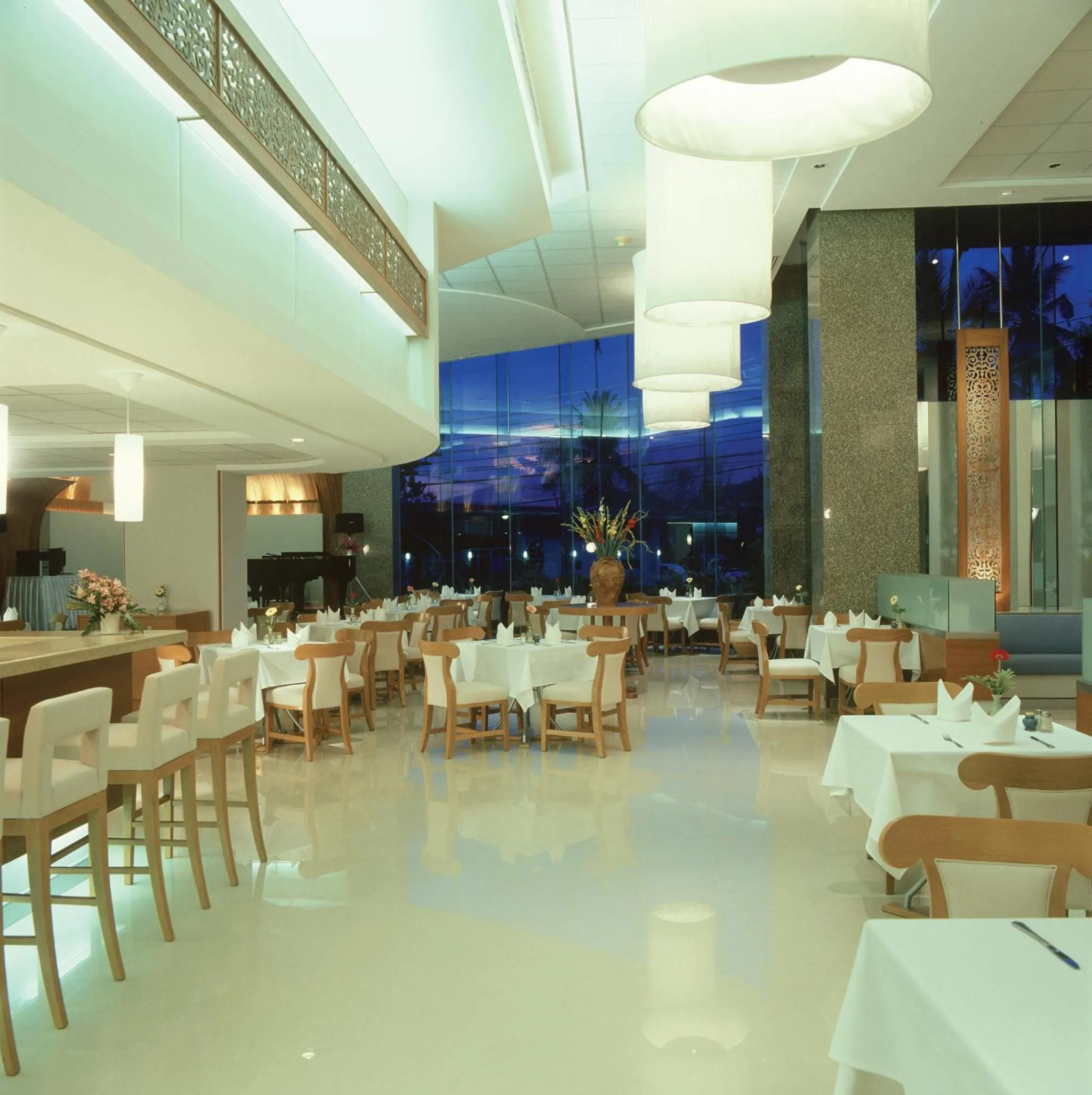 Restaurant/places to eat in Lanna Palace 2004