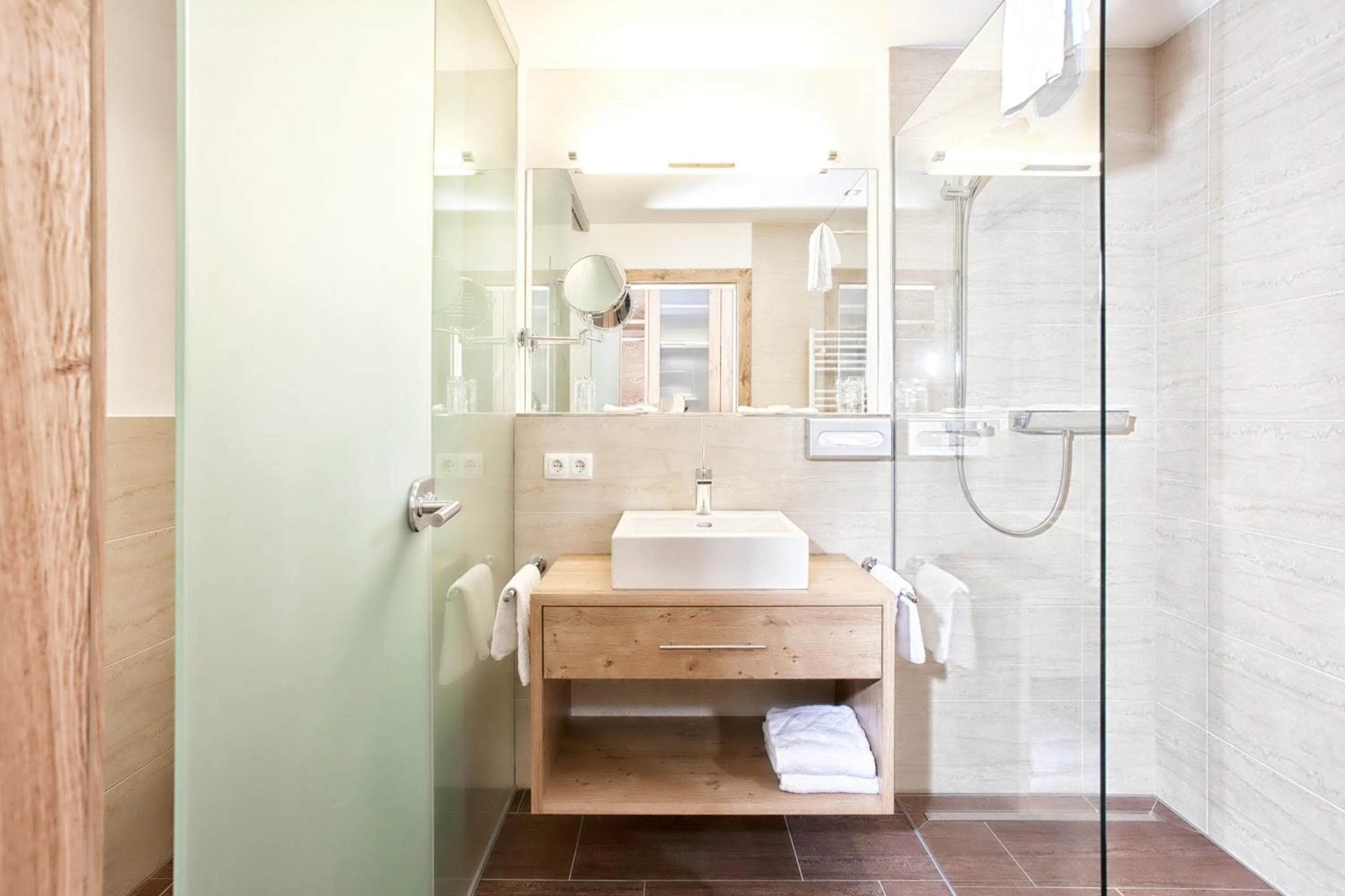 Bathroom in Hotel & Appartements Heigenhauser