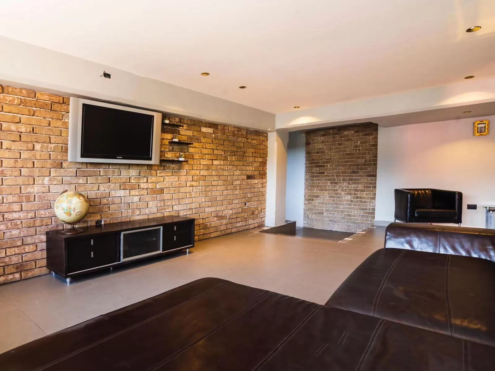 TV/Entertainment Center in ADHOC MADERO