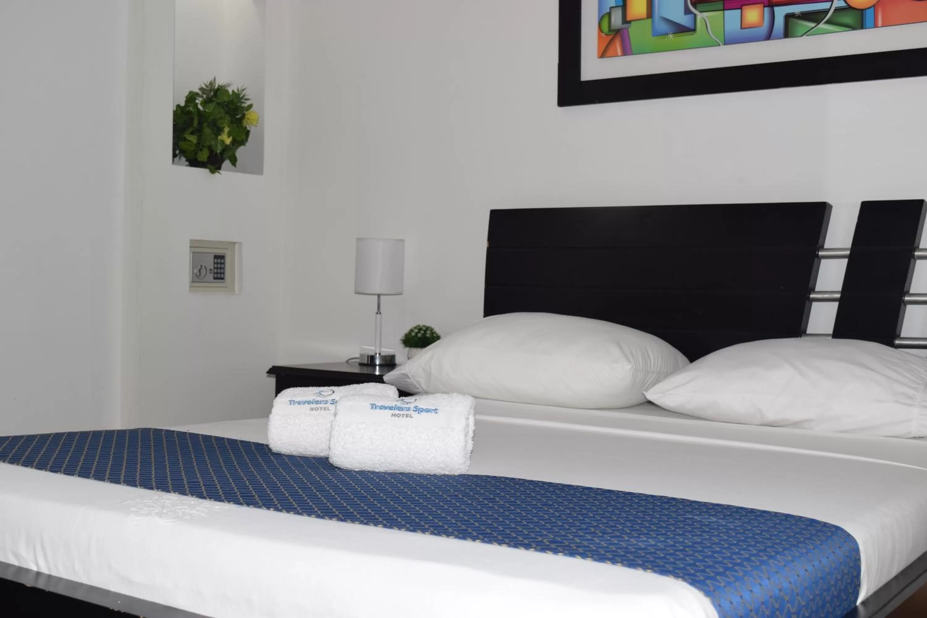 Bed in Hotel Travelers Sport