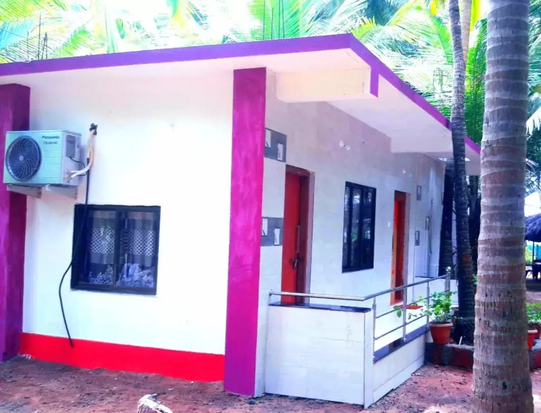 Superior Double Room in Samant Beach Resort Superior Double Room in Samant Beach Resort