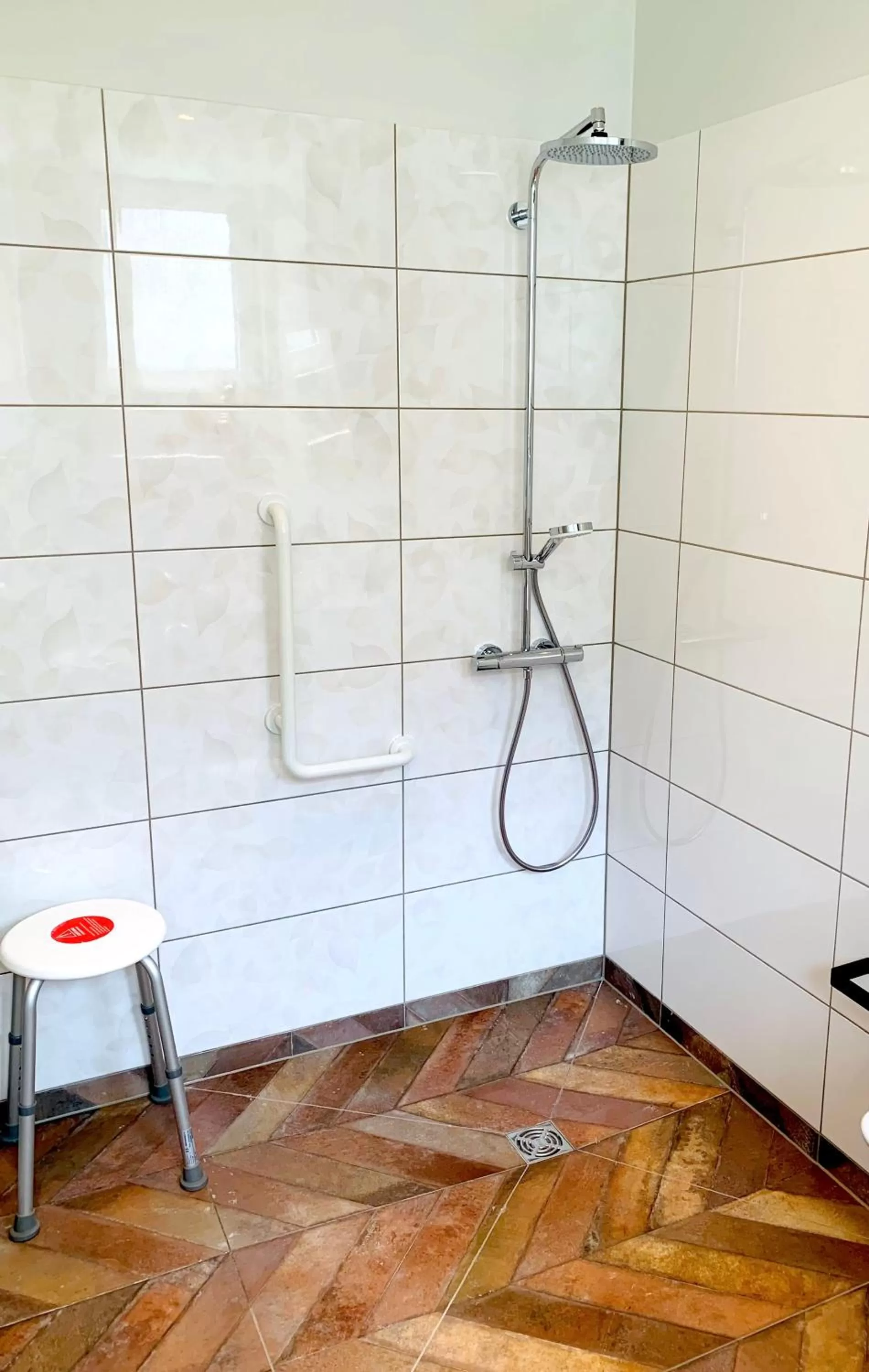 Bathroom in BESOTEL Mettmann