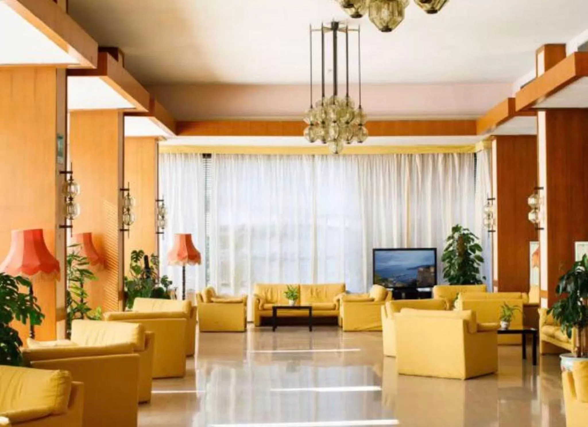 Communal lounge/ TV room in Grand Hotel Cesare Augusto