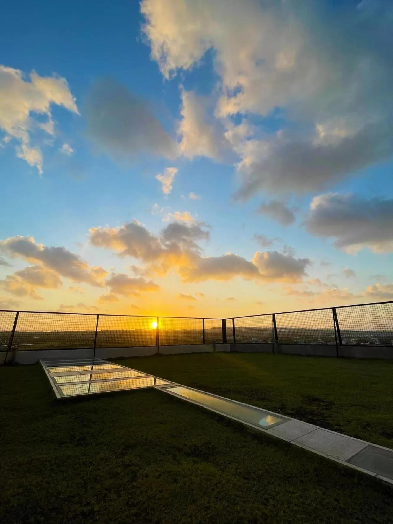 Restaurant/places to eat in FFF Hotel