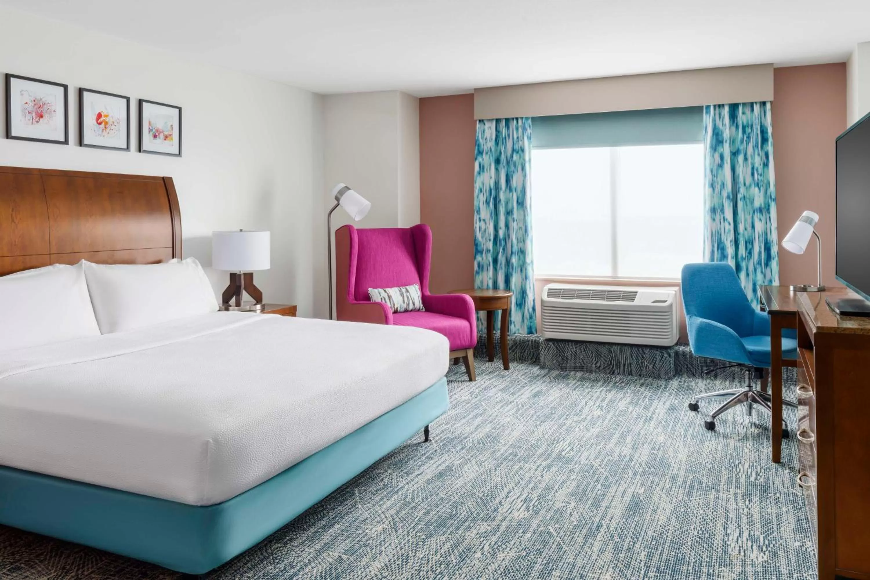 Bedroom, Bed in Hilton Garden Inn Orlando at SeaWorld