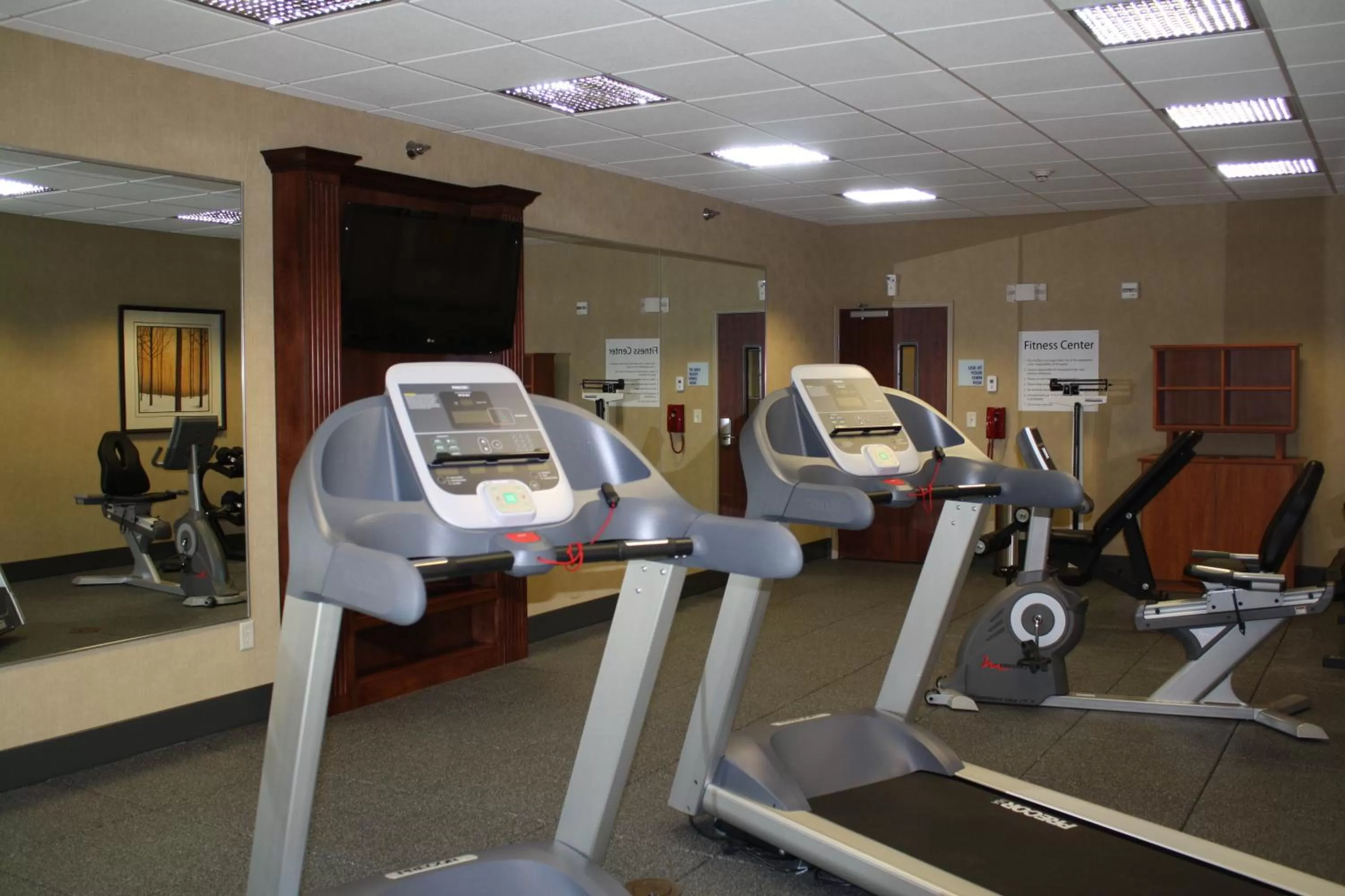 Fitness centre/facilities in Holiday Inn Express & Suites Sioux Falls Southwest by IHG