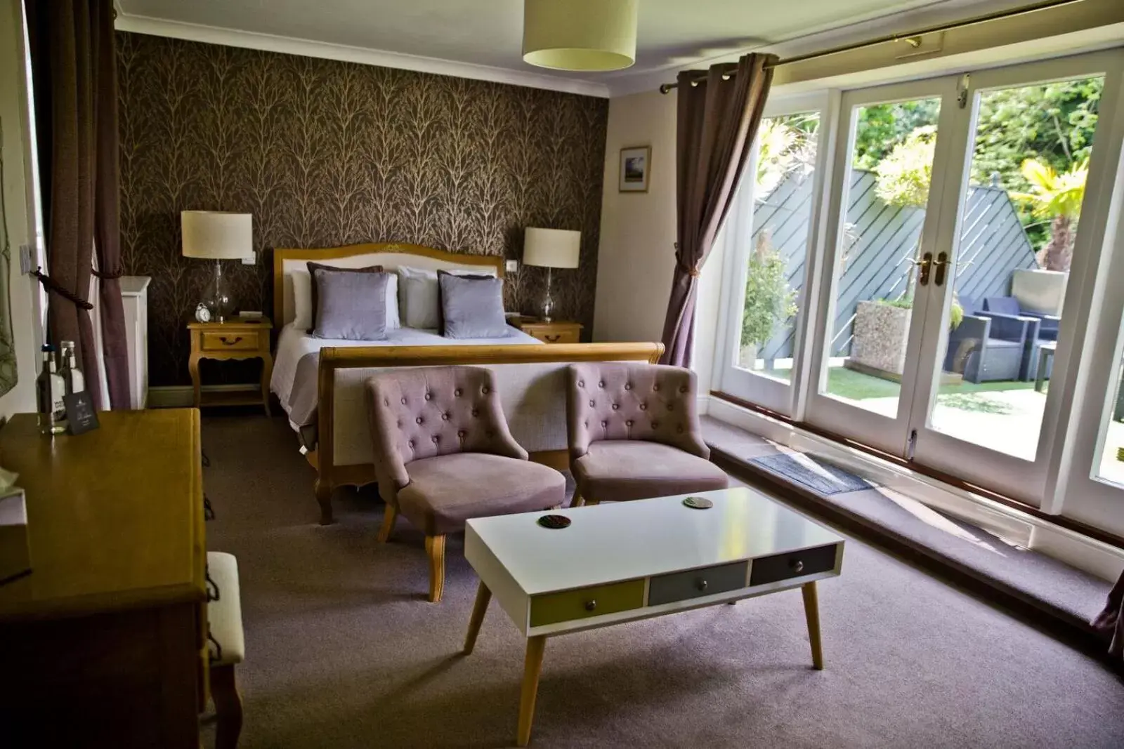 Double Room with Bath in The Charlton Arms Double Room with Bath in The Charlton Arms