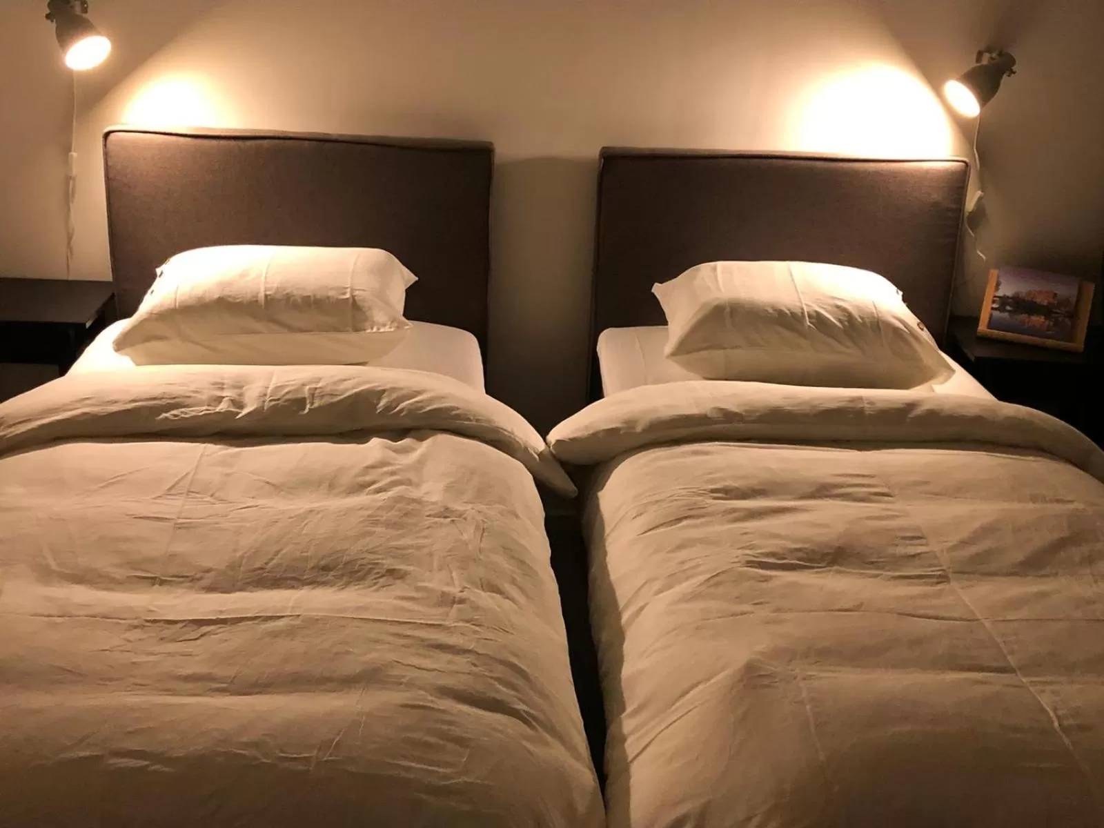 Property building, Bed in B&B Mondriaan