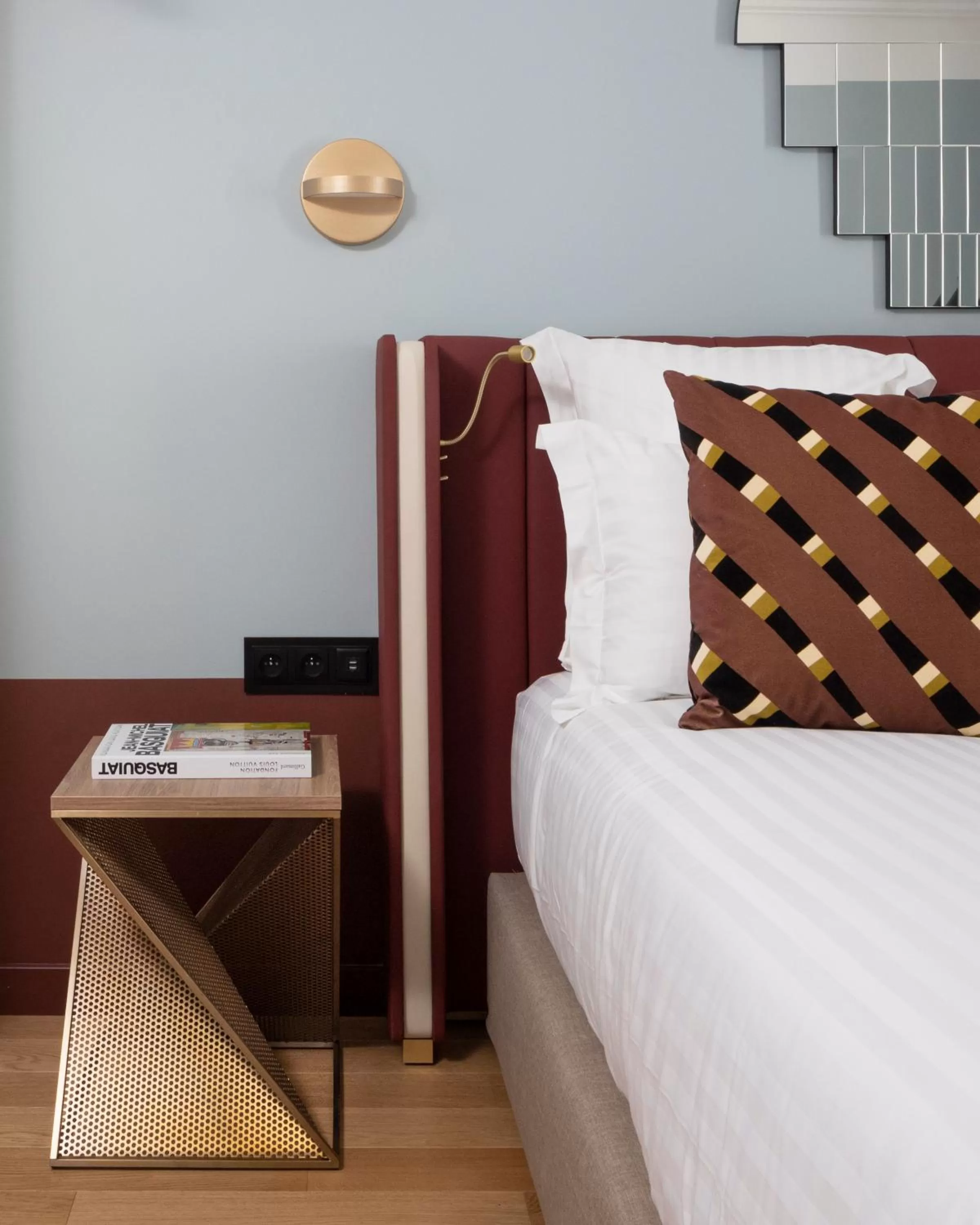 Bed in Hôtel Parisianer