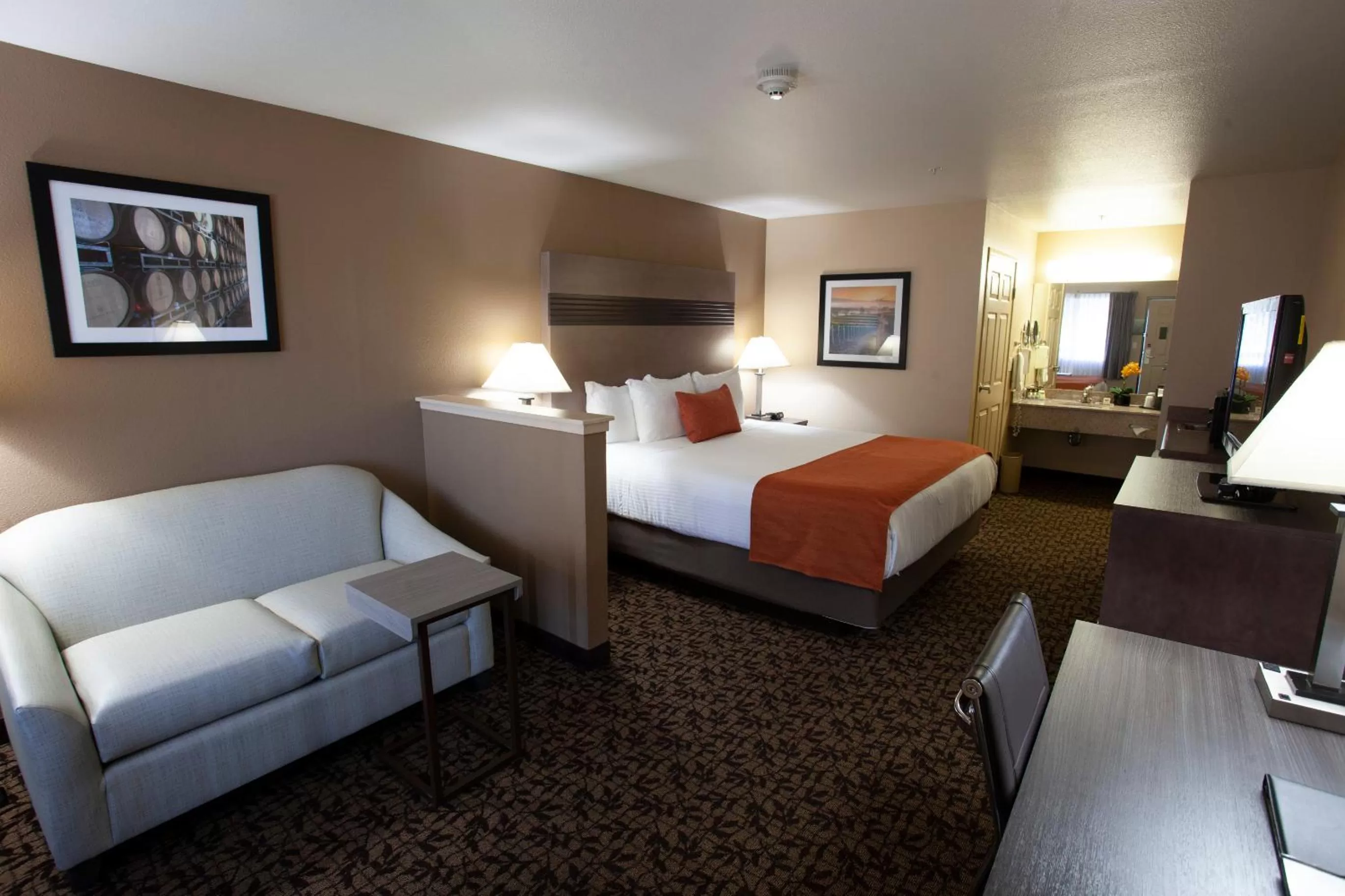 Bed in Hawthorn Suites by Wyndham Napa Valley