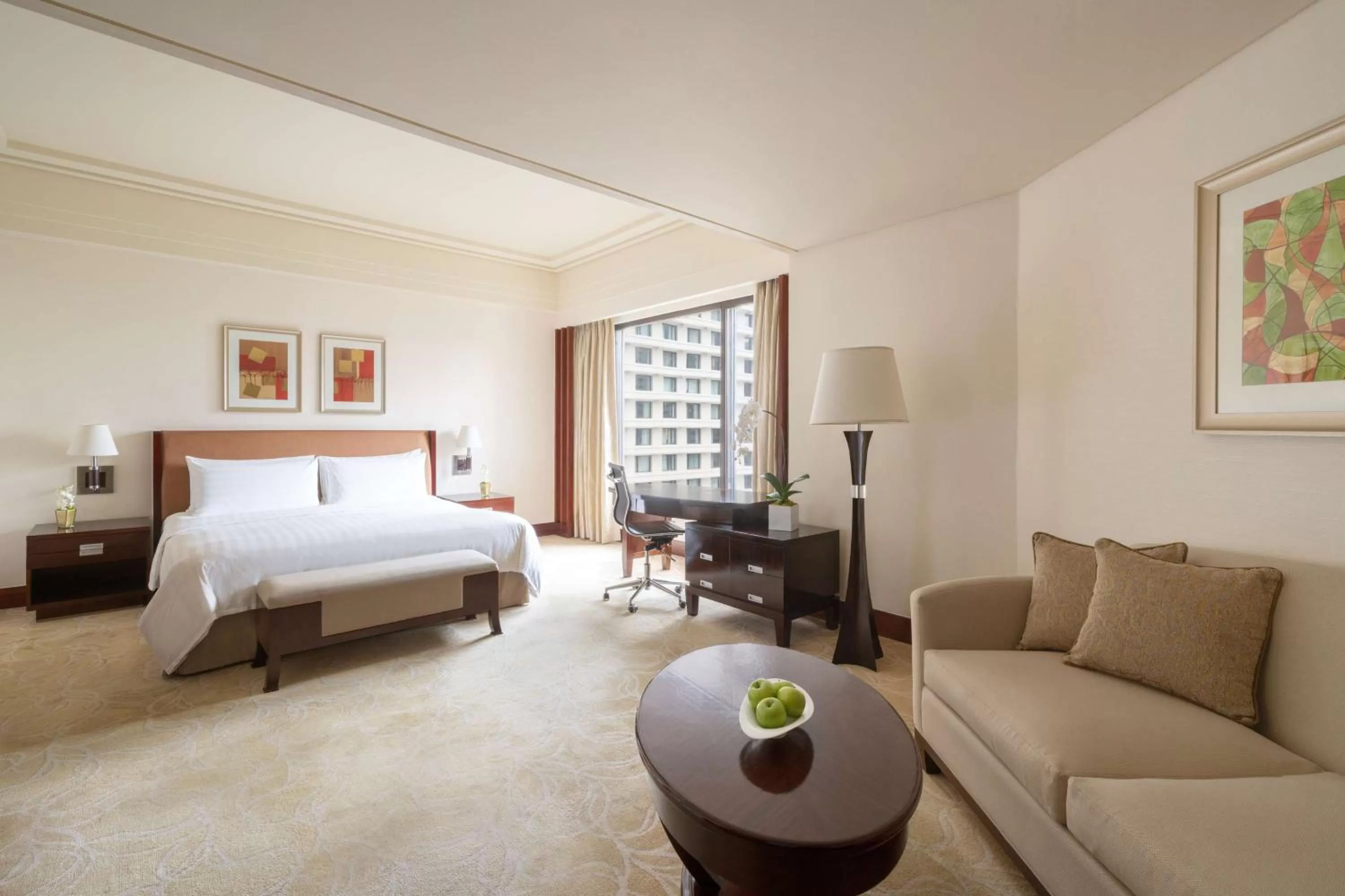 Bedroom, Bed in Edsa Shangri-La, Manila