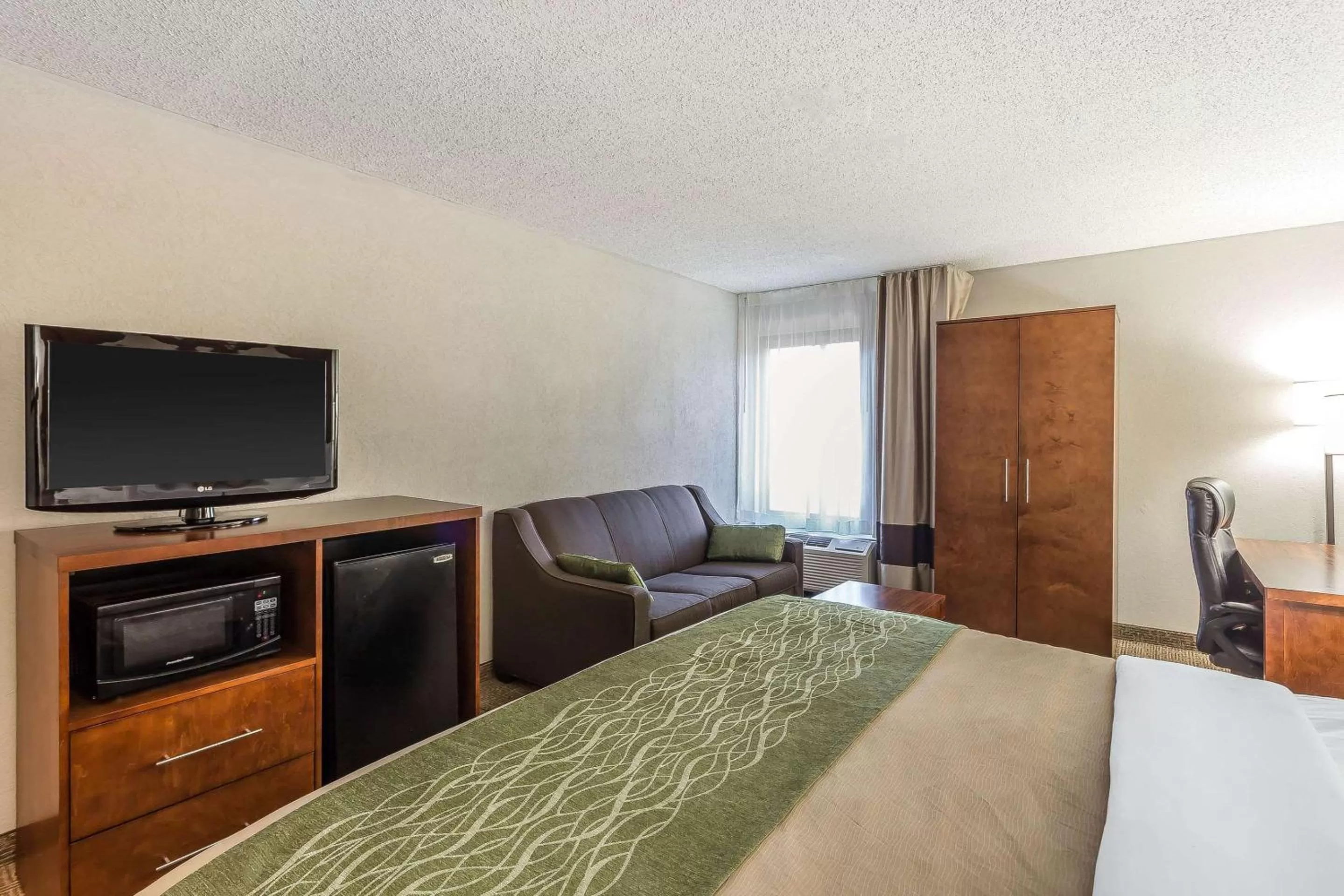 Bedroom in Quality Inn Summerville-Charleston