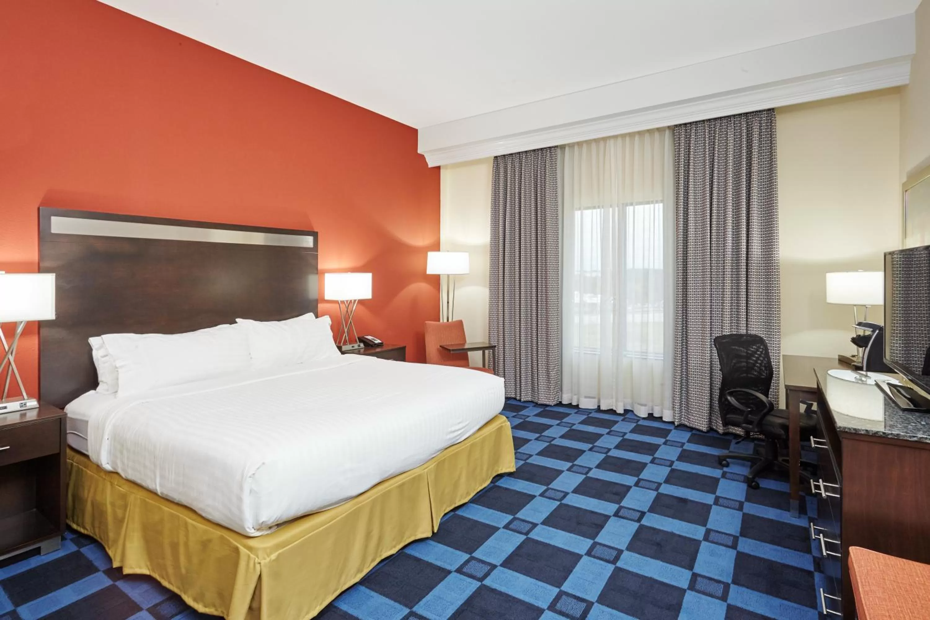 Photo of the whole room, Bed in Holiday Inn Express and Suites Columbia University Area by IHG