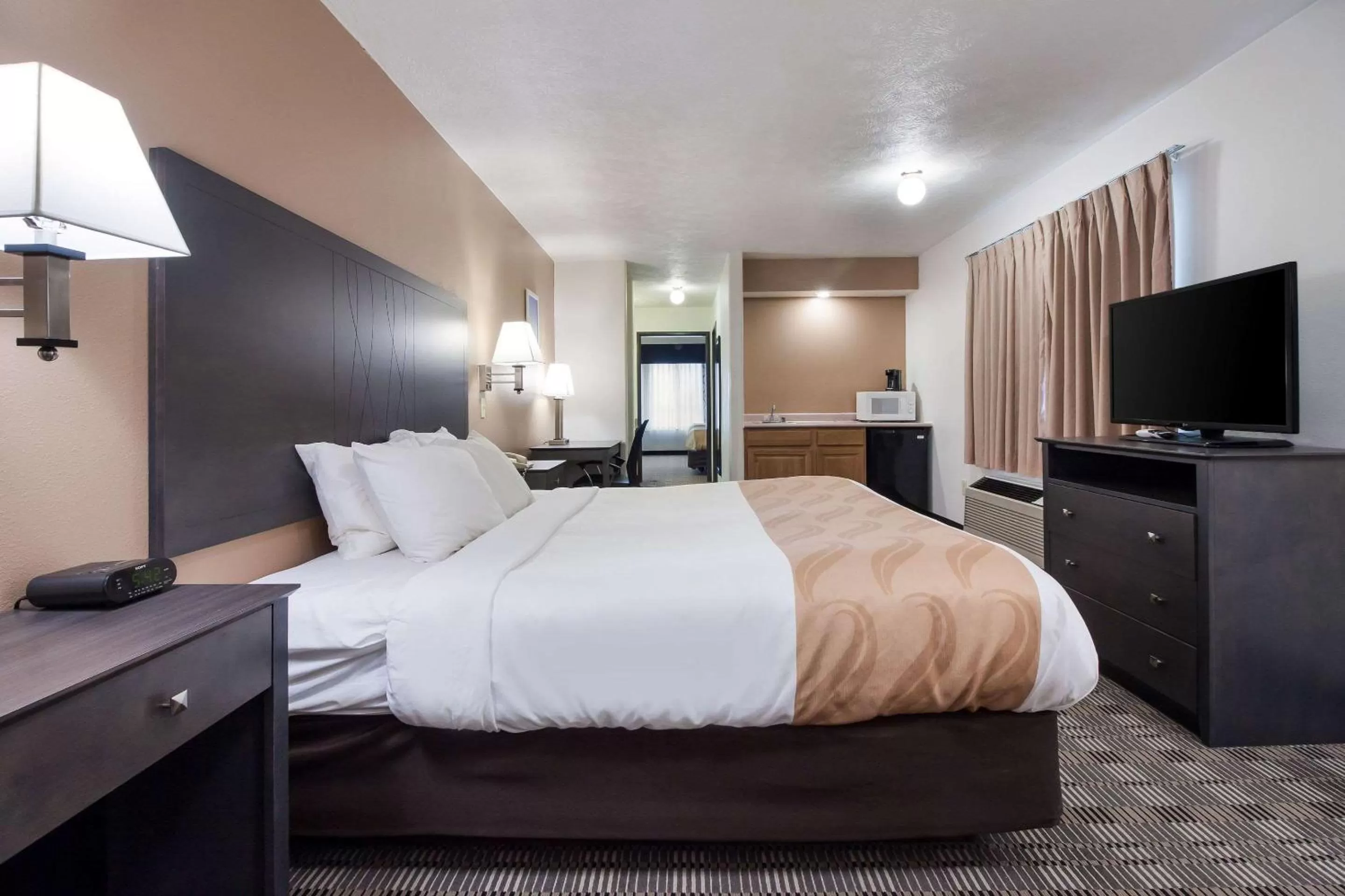 Photo of the whole room, Bed in Quality Inn & Suites McCook