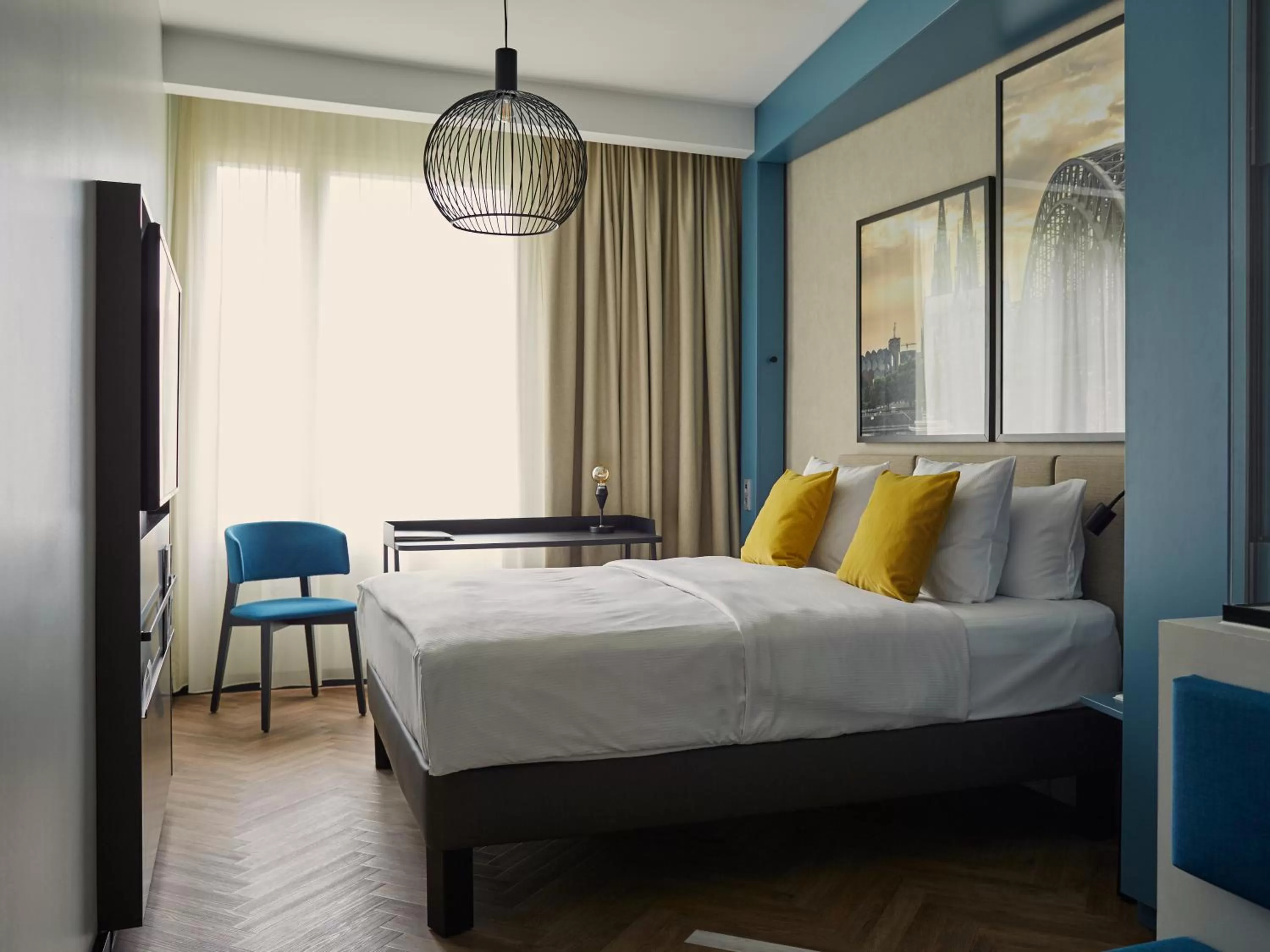 Bed in Hotel Mondial am Dom Cologne MGallery