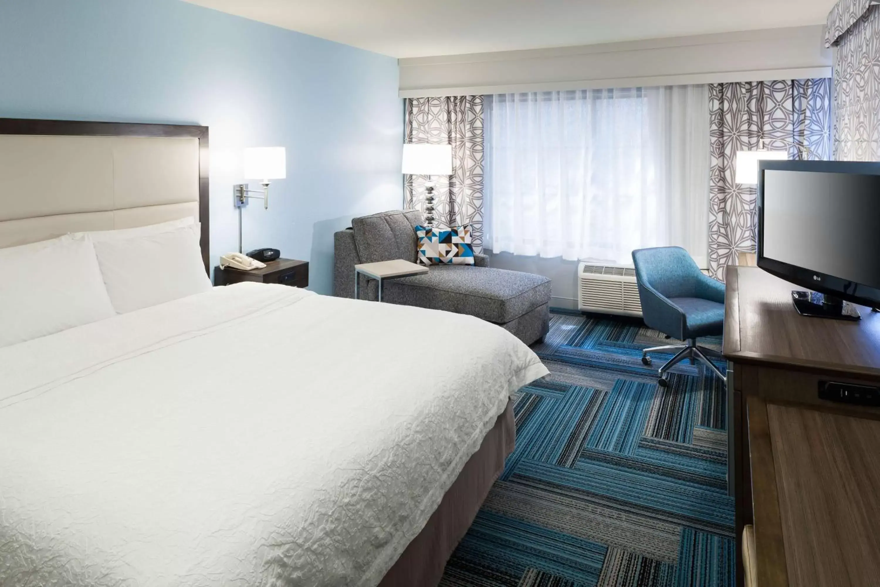 King Room in Hampton Inn San Diego Downtown King Room in Hampton Inn San Diego Downtown