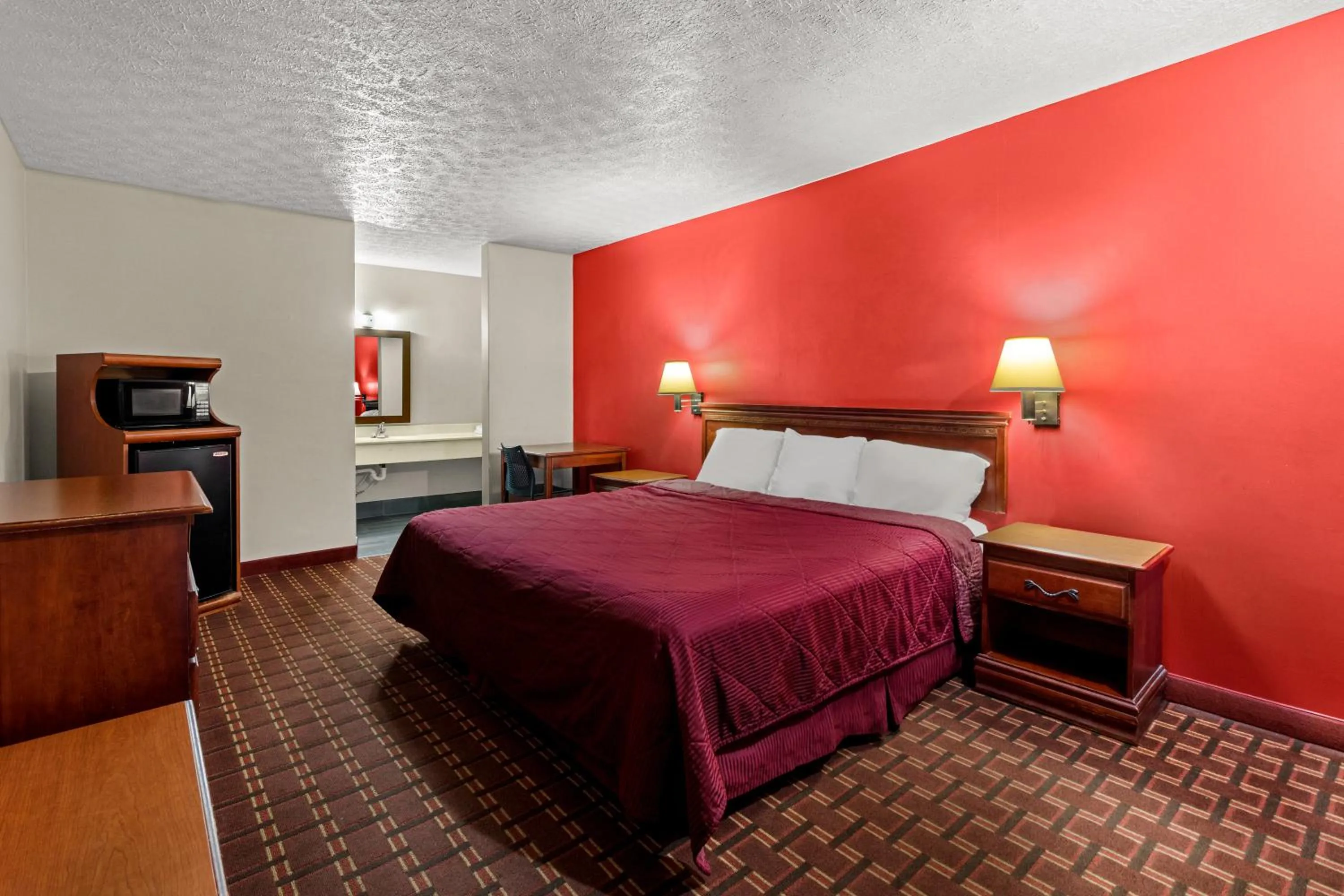 Photo of the whole room, Bed in Rodeway Inn Dickson