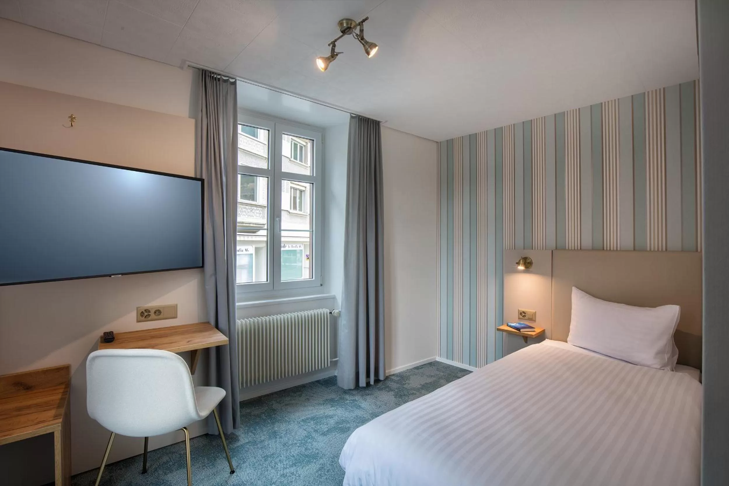 Bed in Krone by b-smart