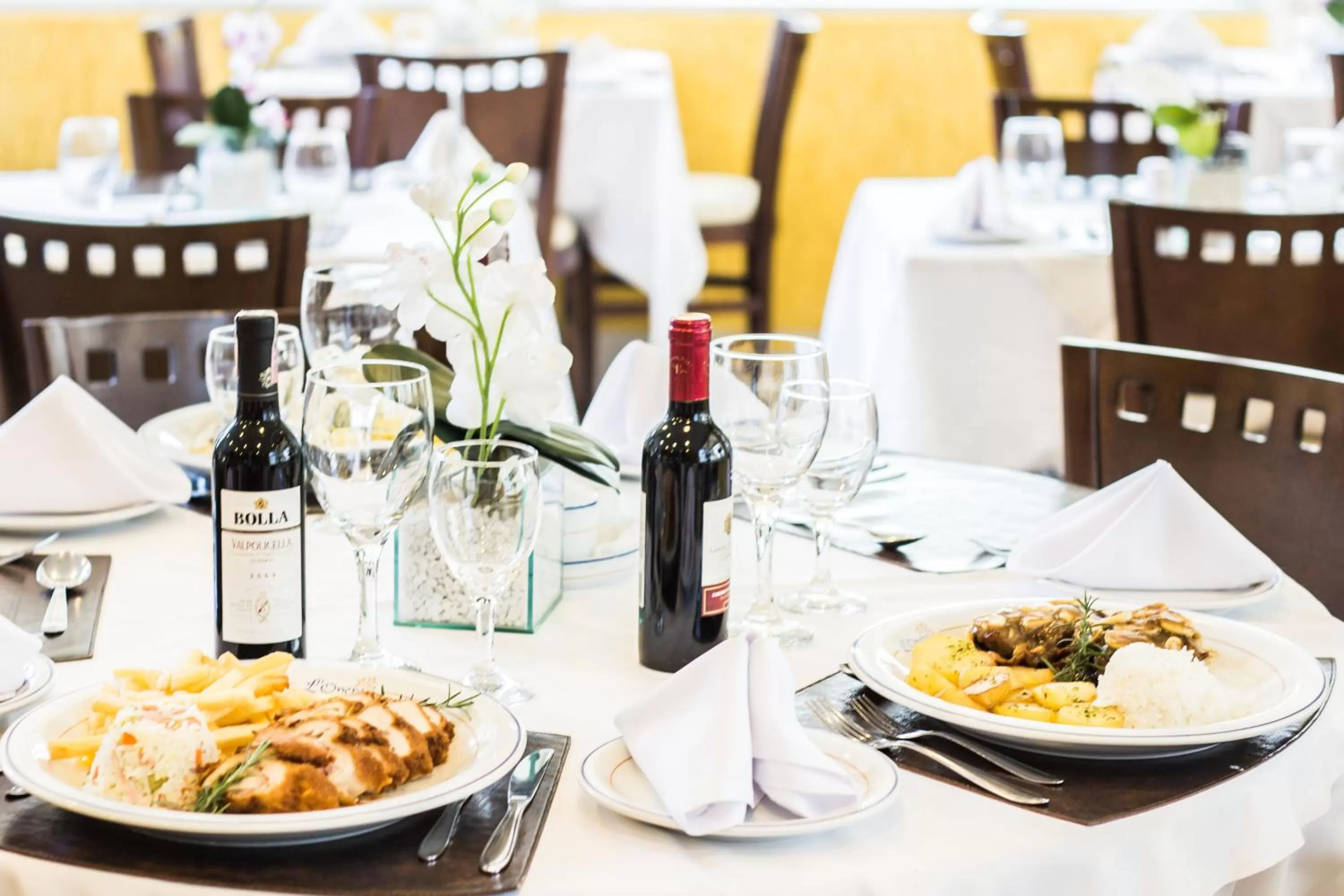 Restaurant/places to eat in L'Opera Hotel