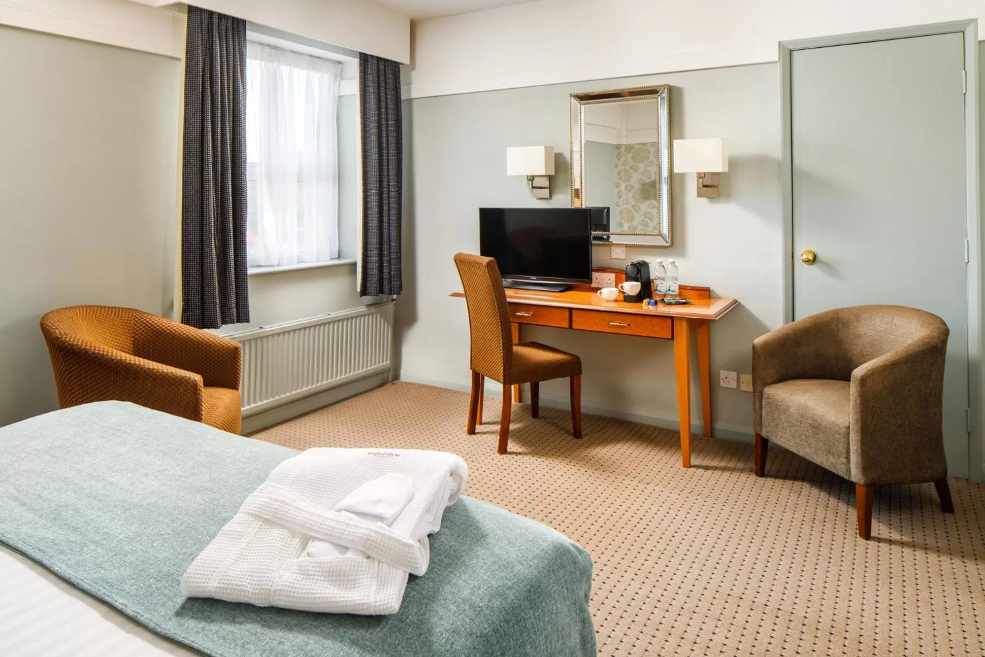 Bed in Mercure Bolton Georgian House Hotel