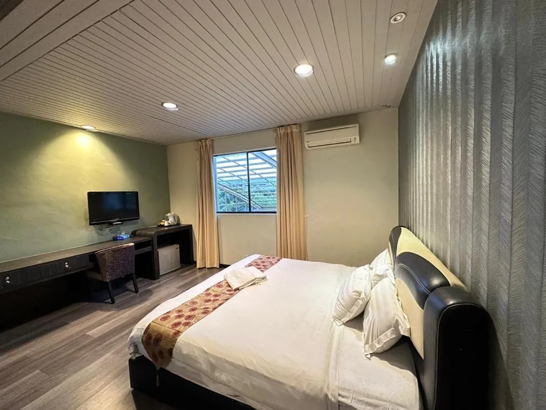 Photo of the whole room, Bed in I Garden Hotel