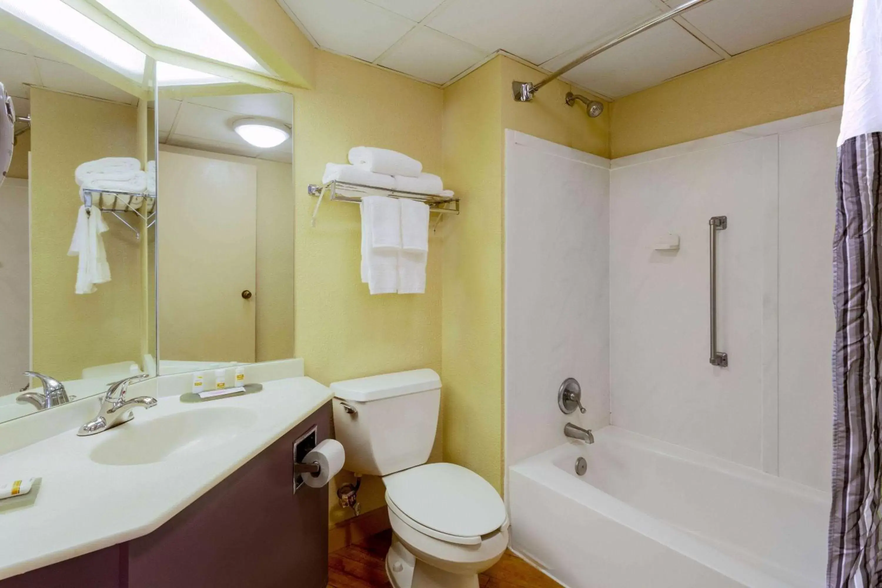 1 King Bed One Bedroom Suite, Non-Smoking in CLT Airport Inn & Suites 1 King Bed One Bedroom Suite, Non-Smoking in CLT Airport Inn & Suites